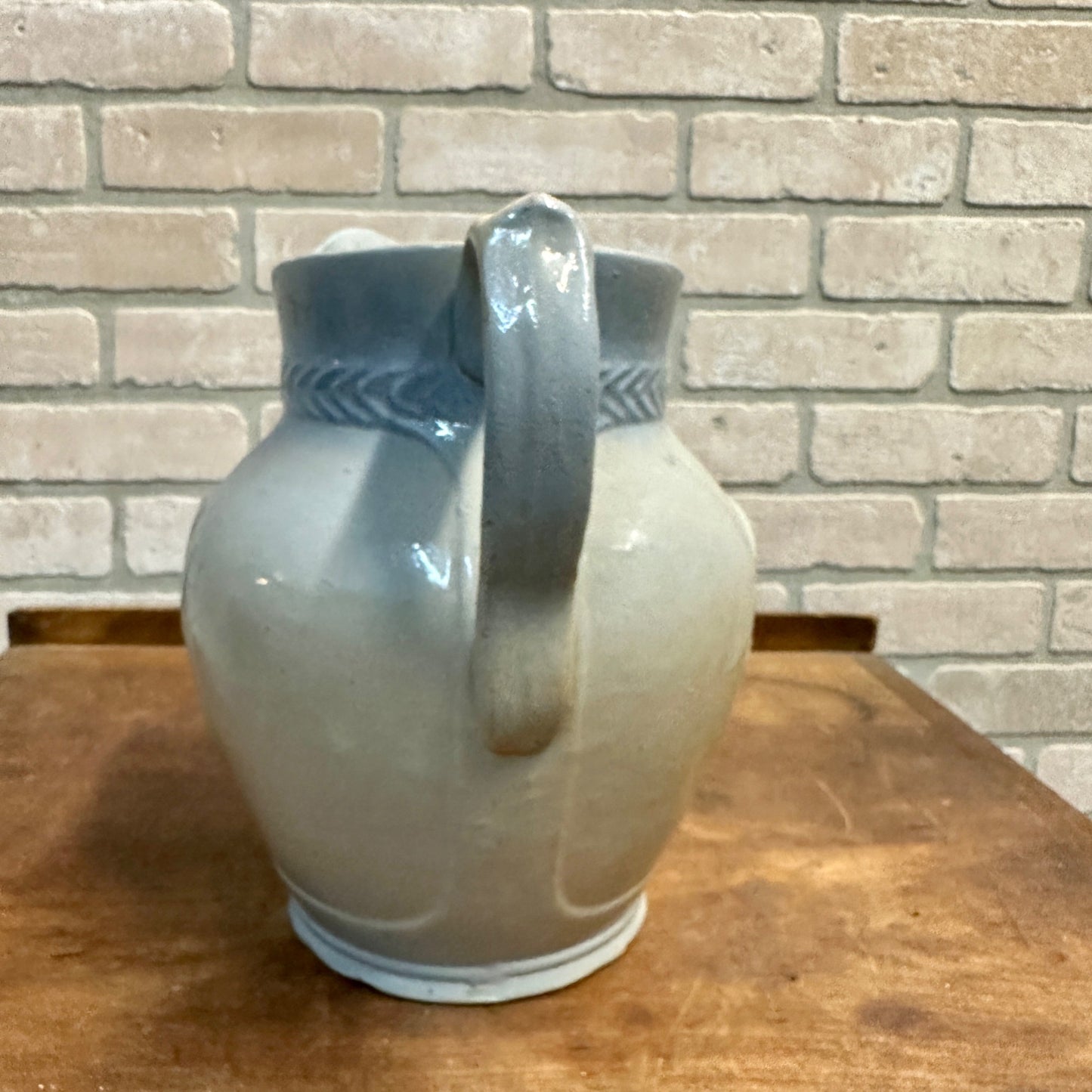 ANTIQUE BLUE WHITE RED WING STONEWARE SALT GLAZE " LILY " PITCHER YELLOWARE