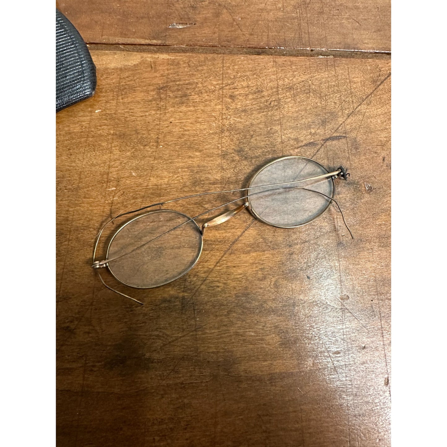 Antique Vintage GOLD Wire Rim Oval Eyeglasses Spectacles + Case