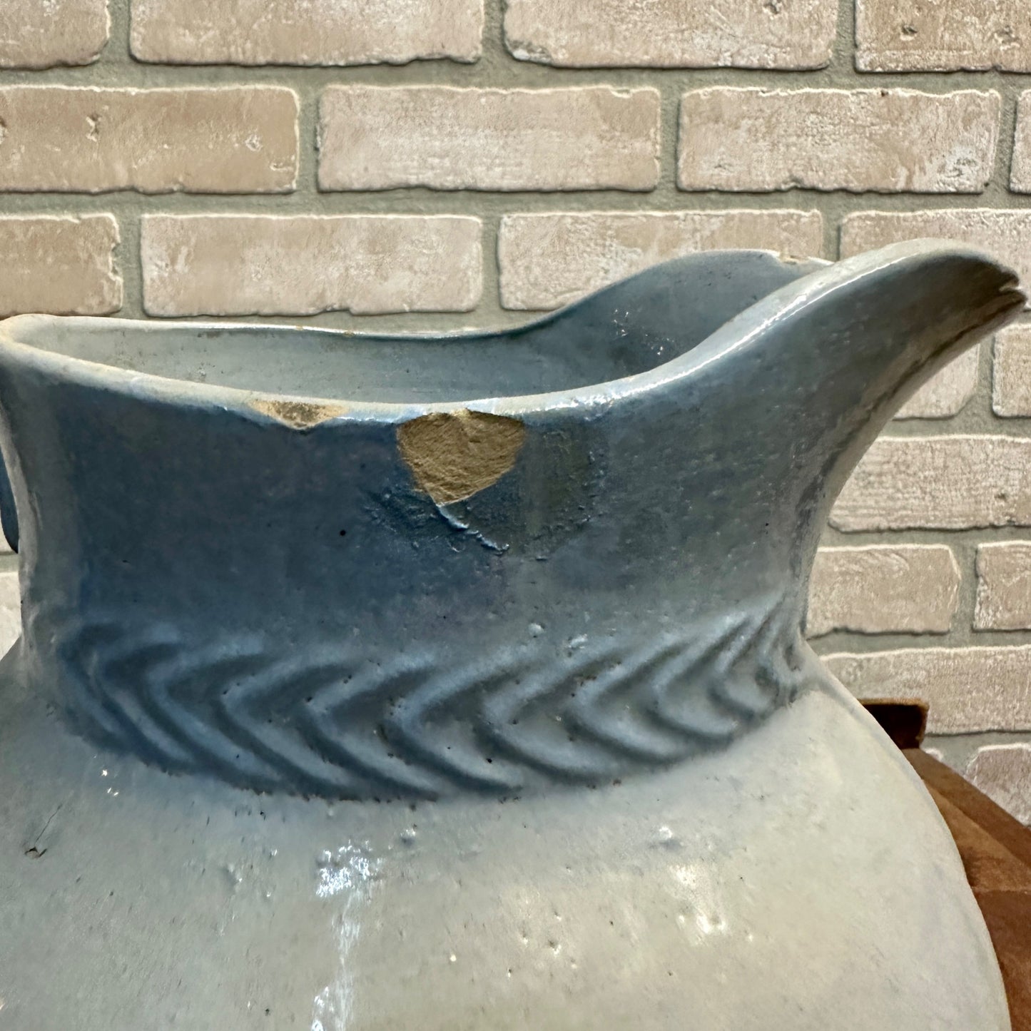 ANTIQUE BLUE WHITE RED WING STONEWARE SALT GLAZE " LILY " PITCHER YELLOWARE