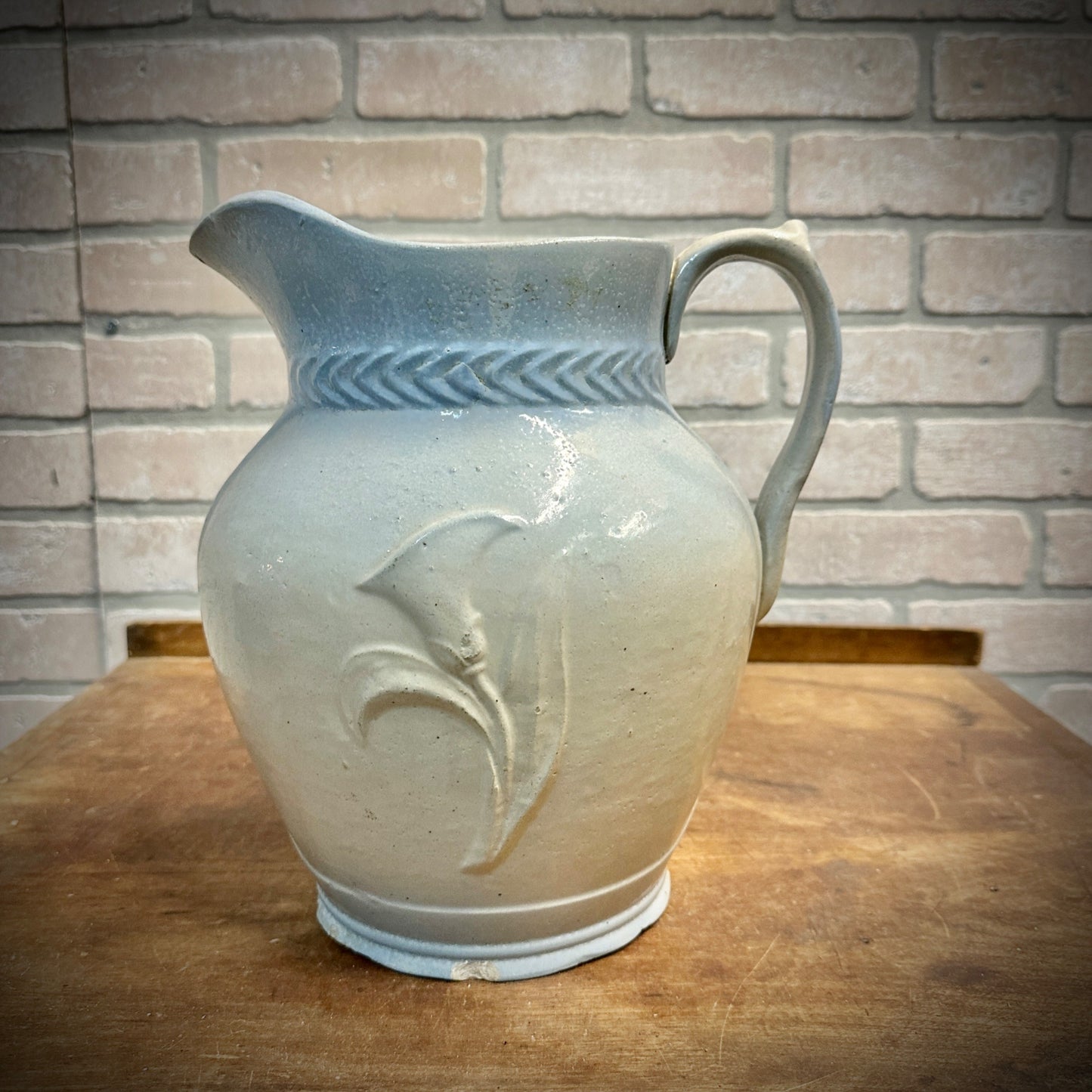ANTIQUE BLUE WHITE RED WING STONEWARE SALT GLAZE " LILY " PITCHER YELLOWARE