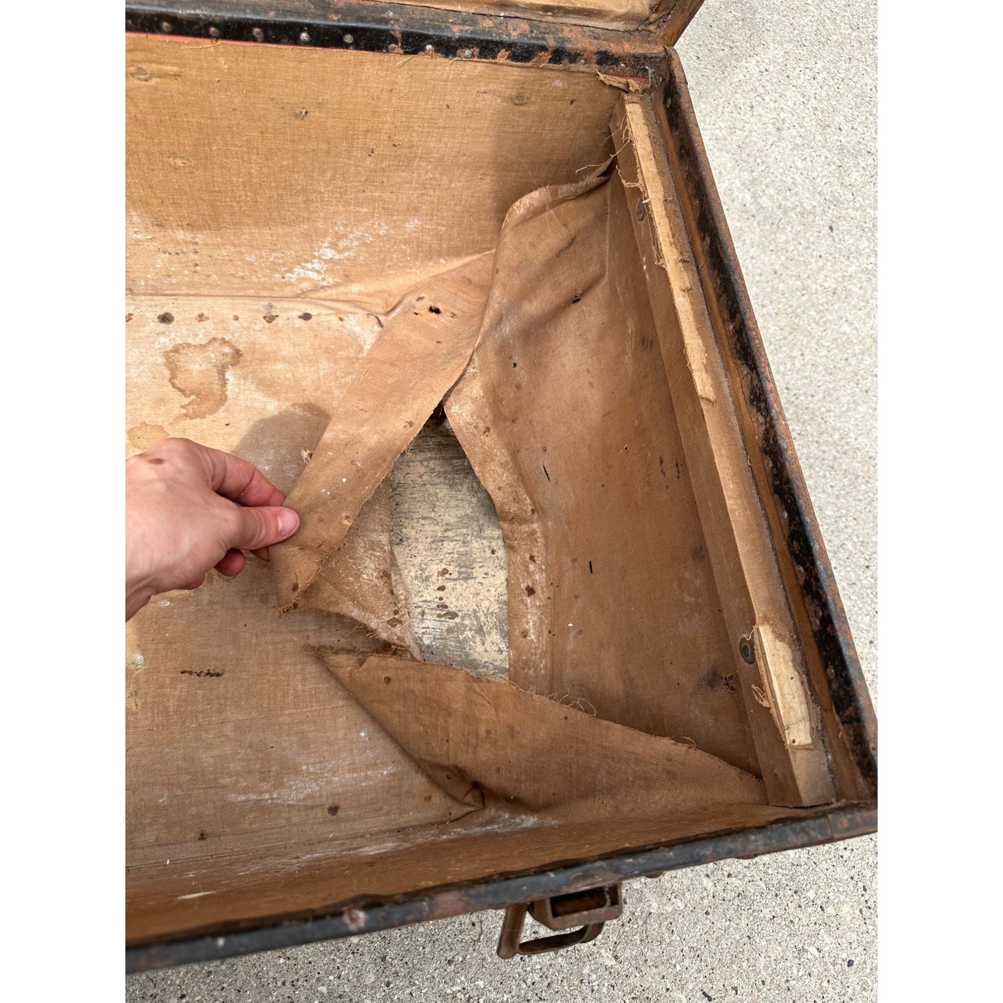 Original WWI Lieutenant Leroy Nortman 33rd Division Storage Trunk Foot Locker WW1