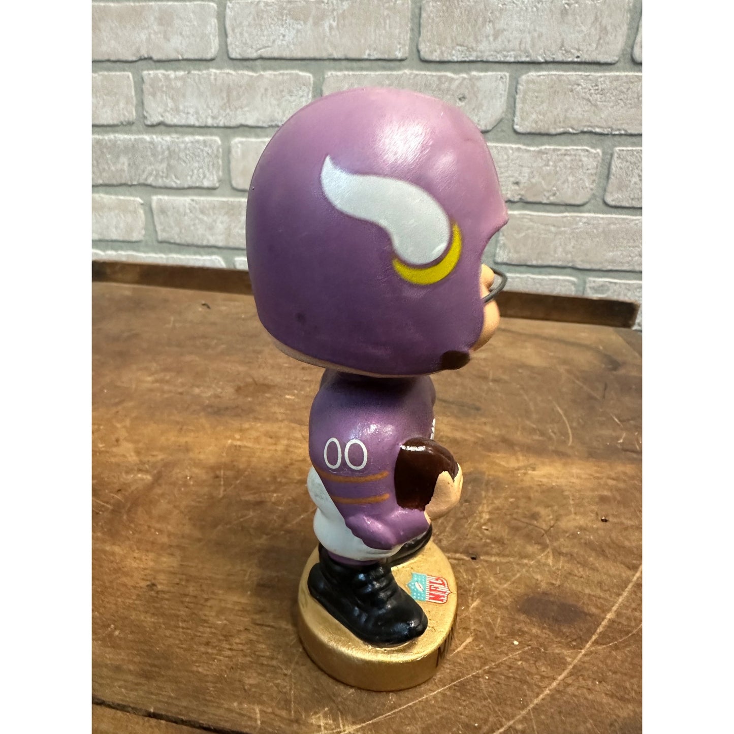 VINTAGE 1965 TOES UP GOLD BASE MINNESOTA VIKINGS NODDER BOBBLE HEAD