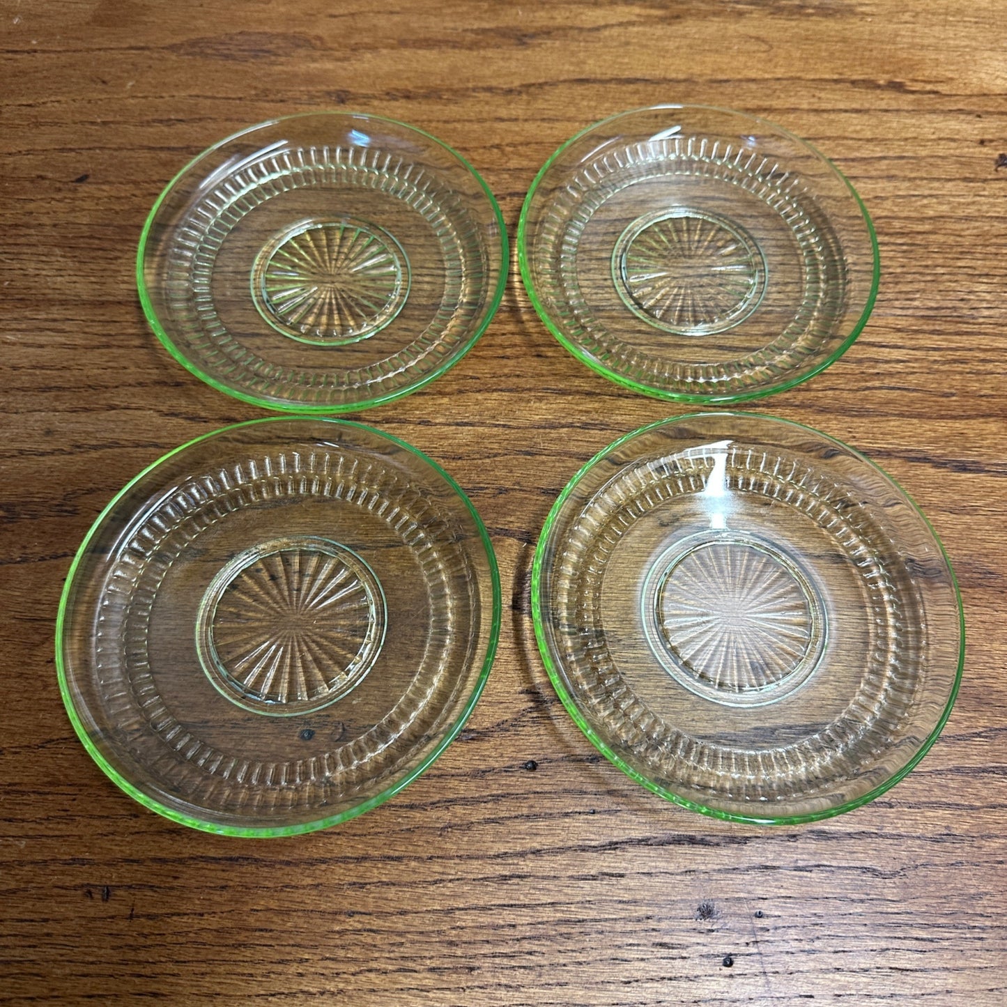 4pc Anchor Hocking Roulette Dessert Tea Cup Saucer Plates Uranium Vasline Depression Glass