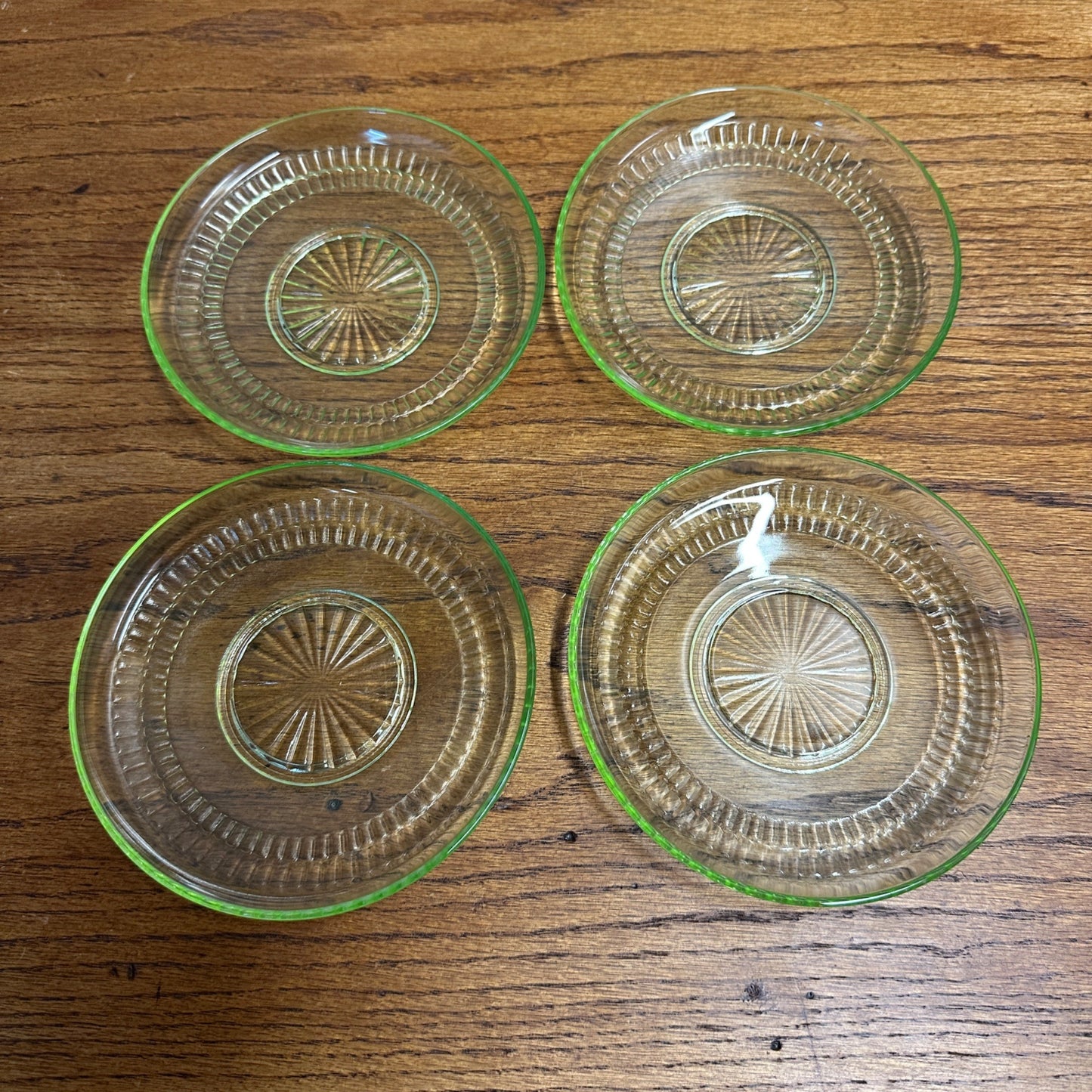 4pc Anchor Hocking Roulette Dessert Tea Cup Saucer Plates Uranium Vasline Depression Glass