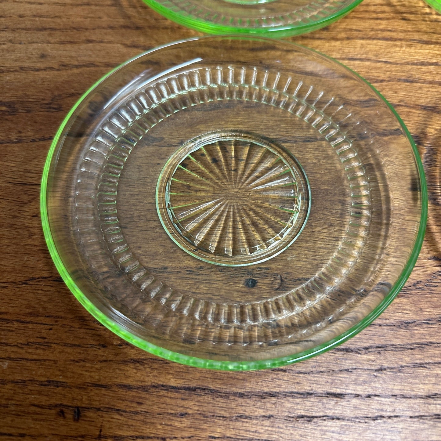 4pc Anchor Hocking Roulette Dessert Tea Cup Saucer Plates Uranium Vasline Depression Glass
