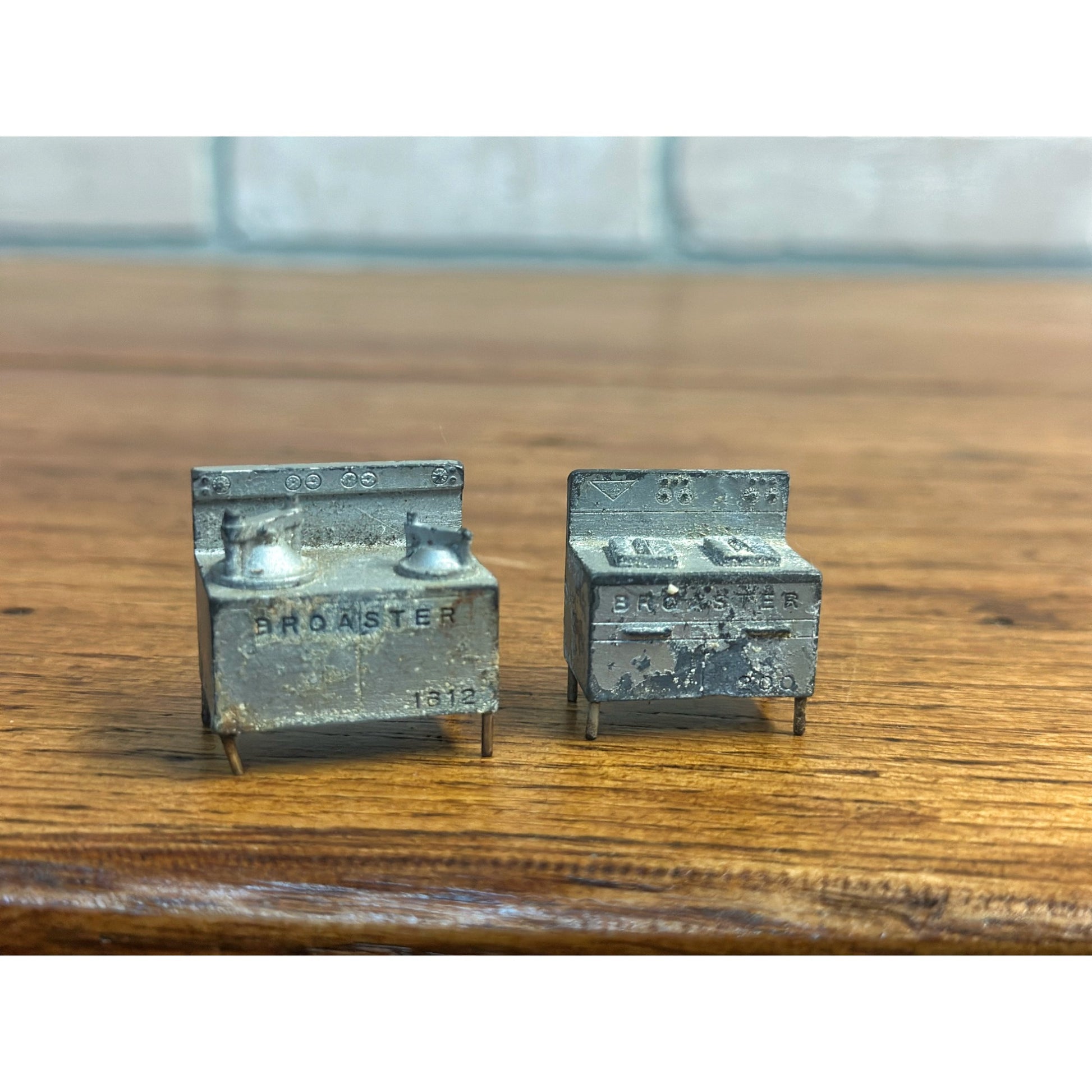 RARE Early 1900s Broaster Chicken Fryer Diecast Metal Minature Models Samples?