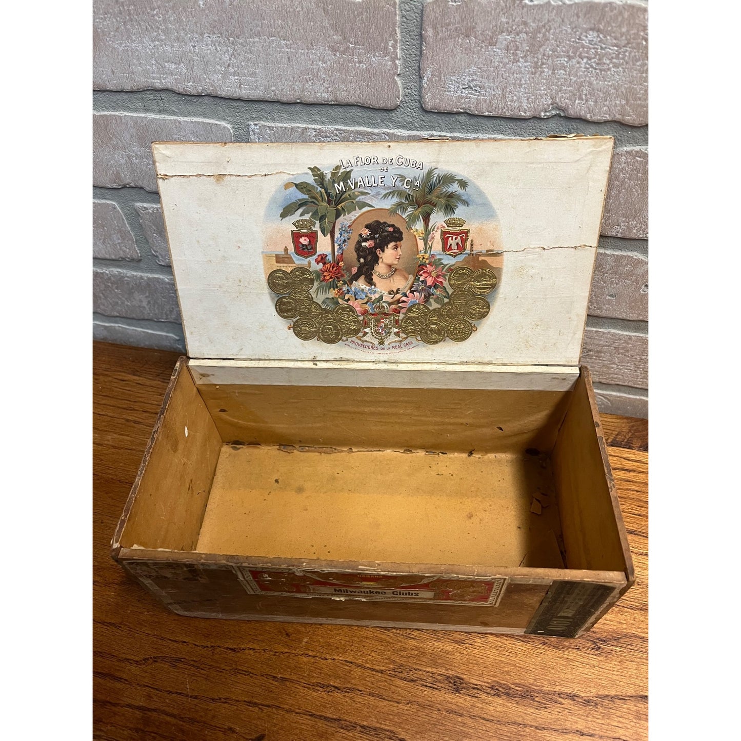 Vintage 1920s Milwaukee Clubs Wooden Cigar Box M. Valle Y Ca. Cuba