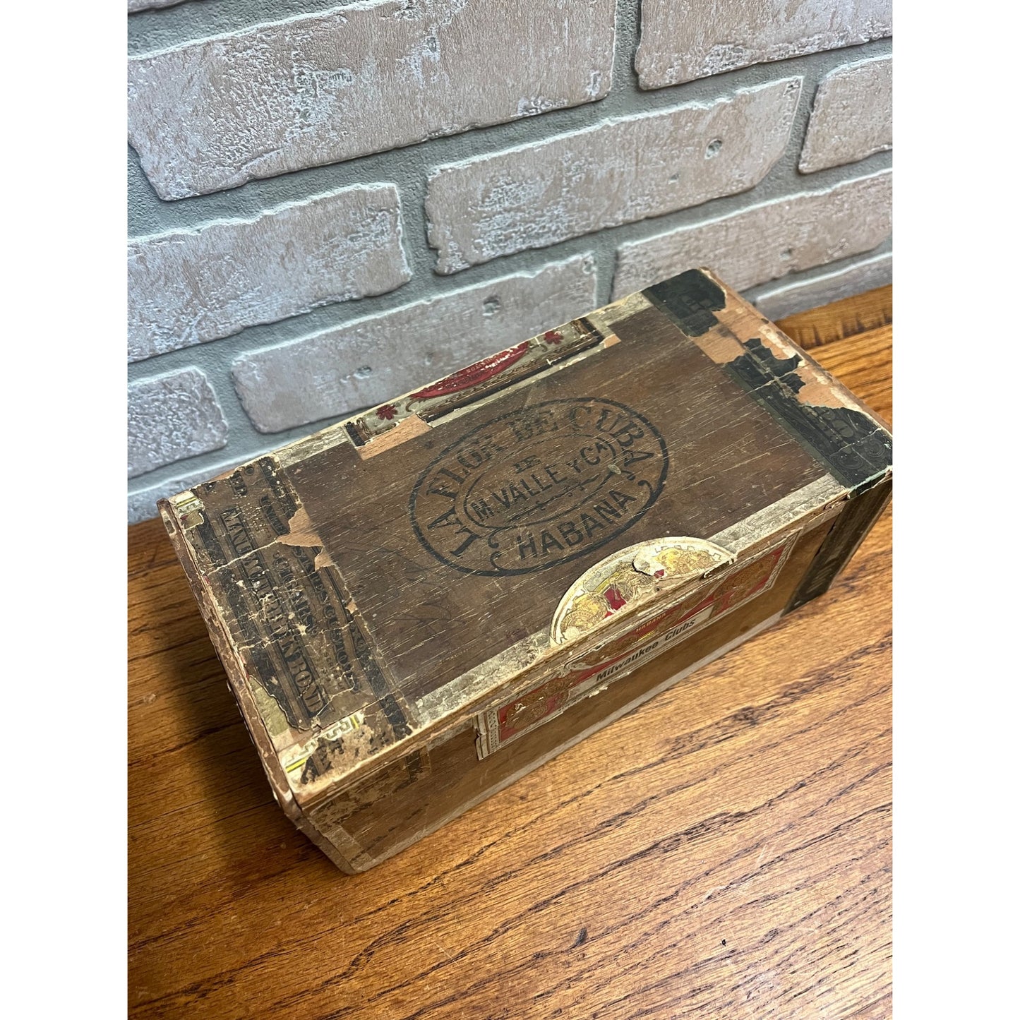 Vintage 1920s Milwaukee Clubs Wooden Cigar Box M. Valle Y Ca. Cuba