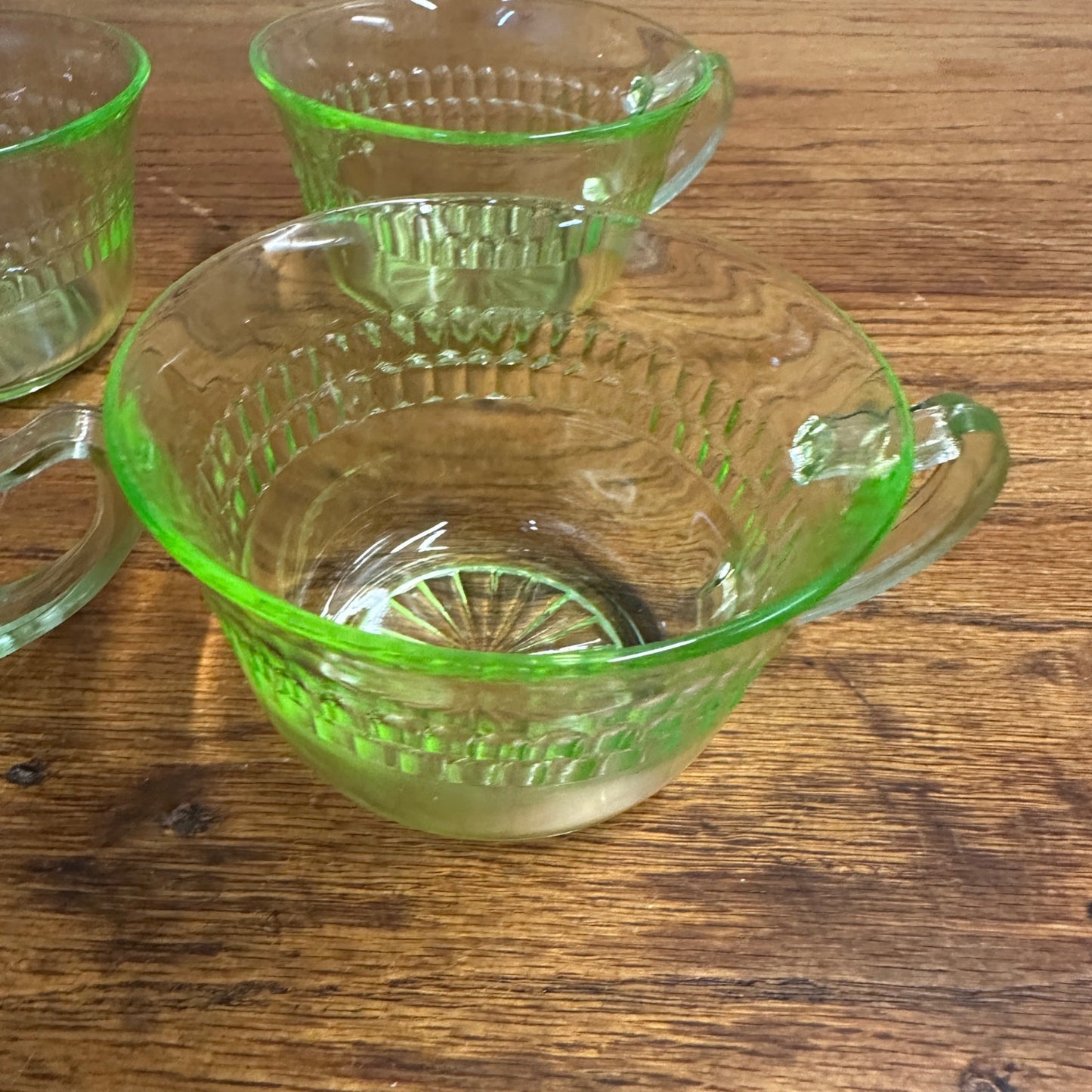 (4) Uranium Glass Anchor Hocking Coffee Punch Tea Cups Roulette Depression