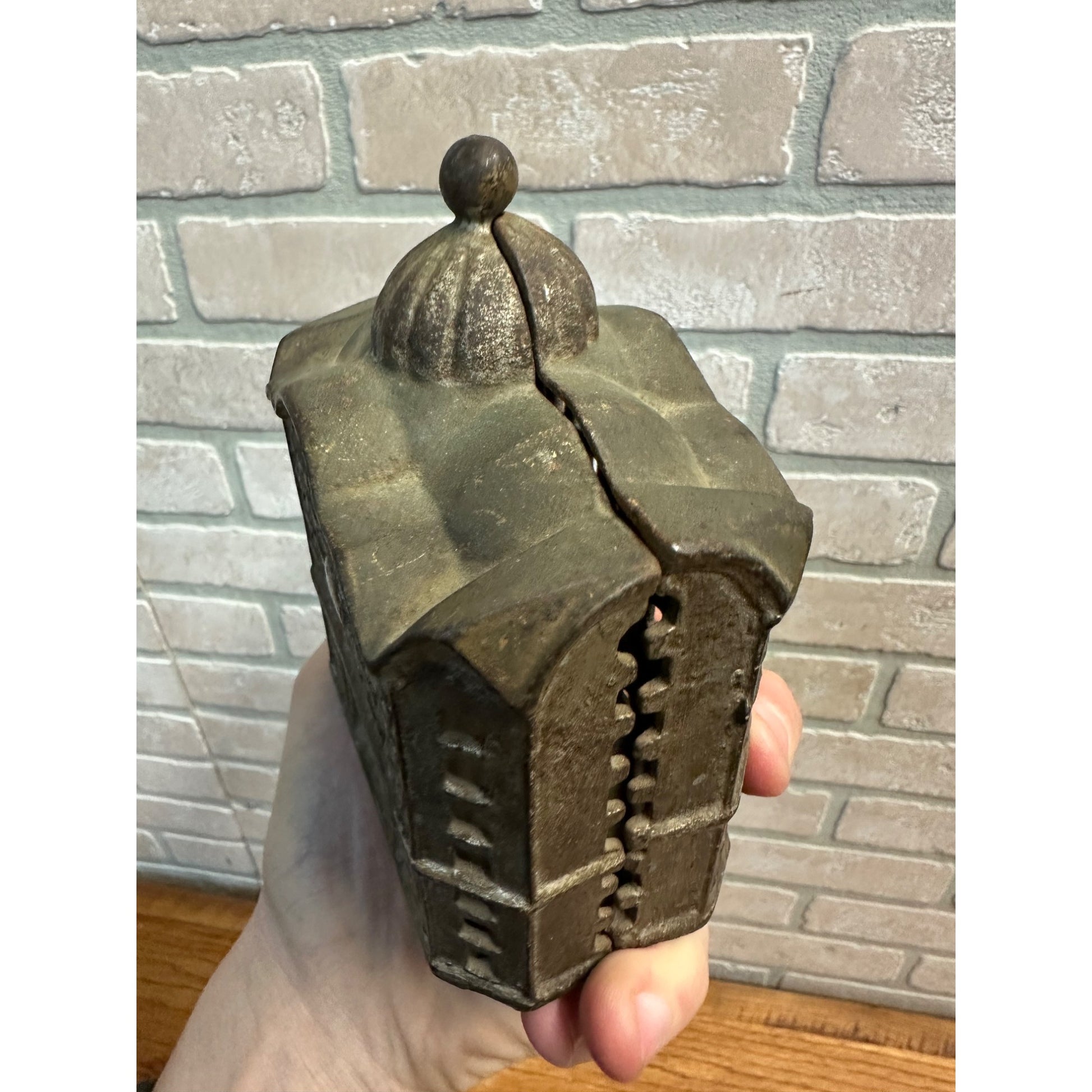 ANTIQUE A.C. WILLIAMS CAST IRON BANK BUILDING STILL BANK