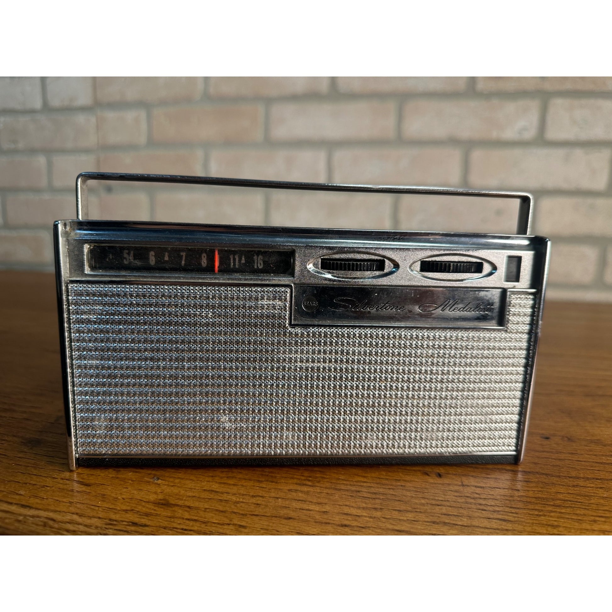 Vintage Sears Silvetone Medalist Transistor Radio Portable - Works!