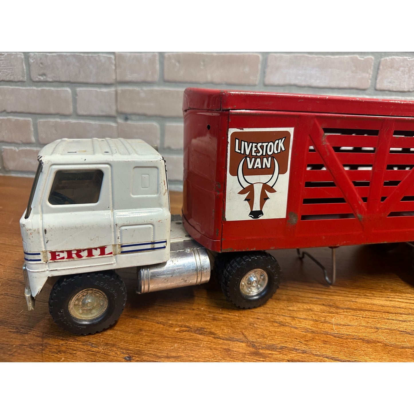 Vintage Ertl International Transtar Livestock Van Pressed Steel Toy Truck