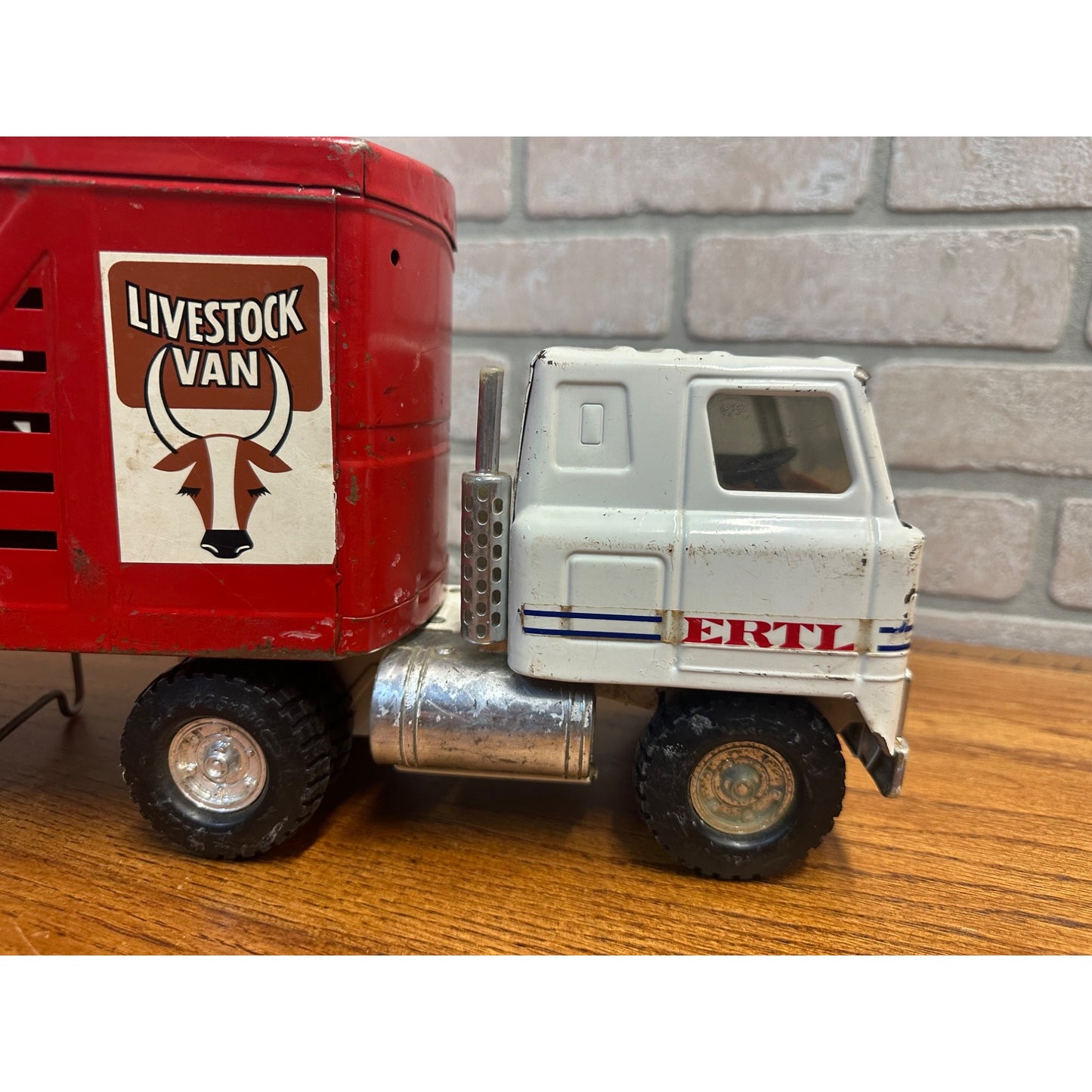 Vintage Ertl International Transtar Livestock Van Pressed Steel Toy Truck