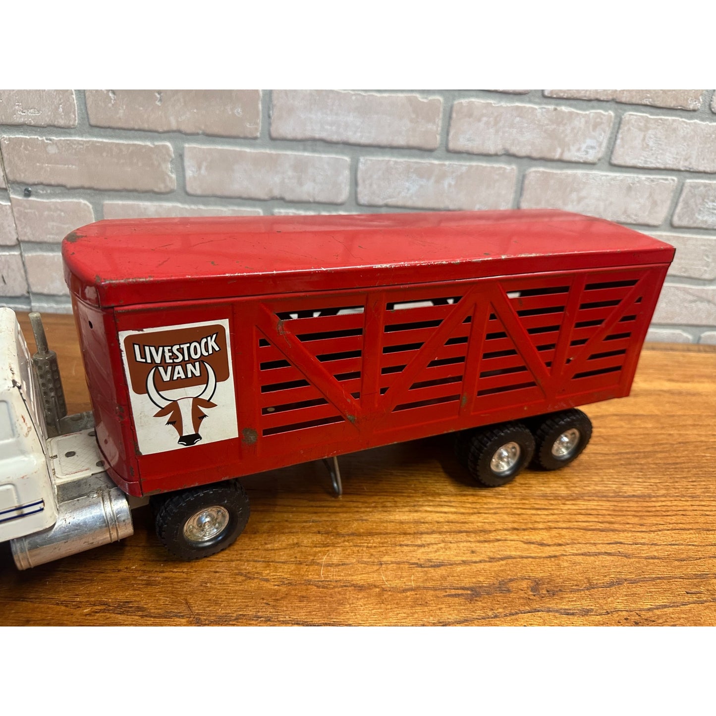 Vintage Ertl International Transtar Livestock Van Pressed Steel Toy Truck