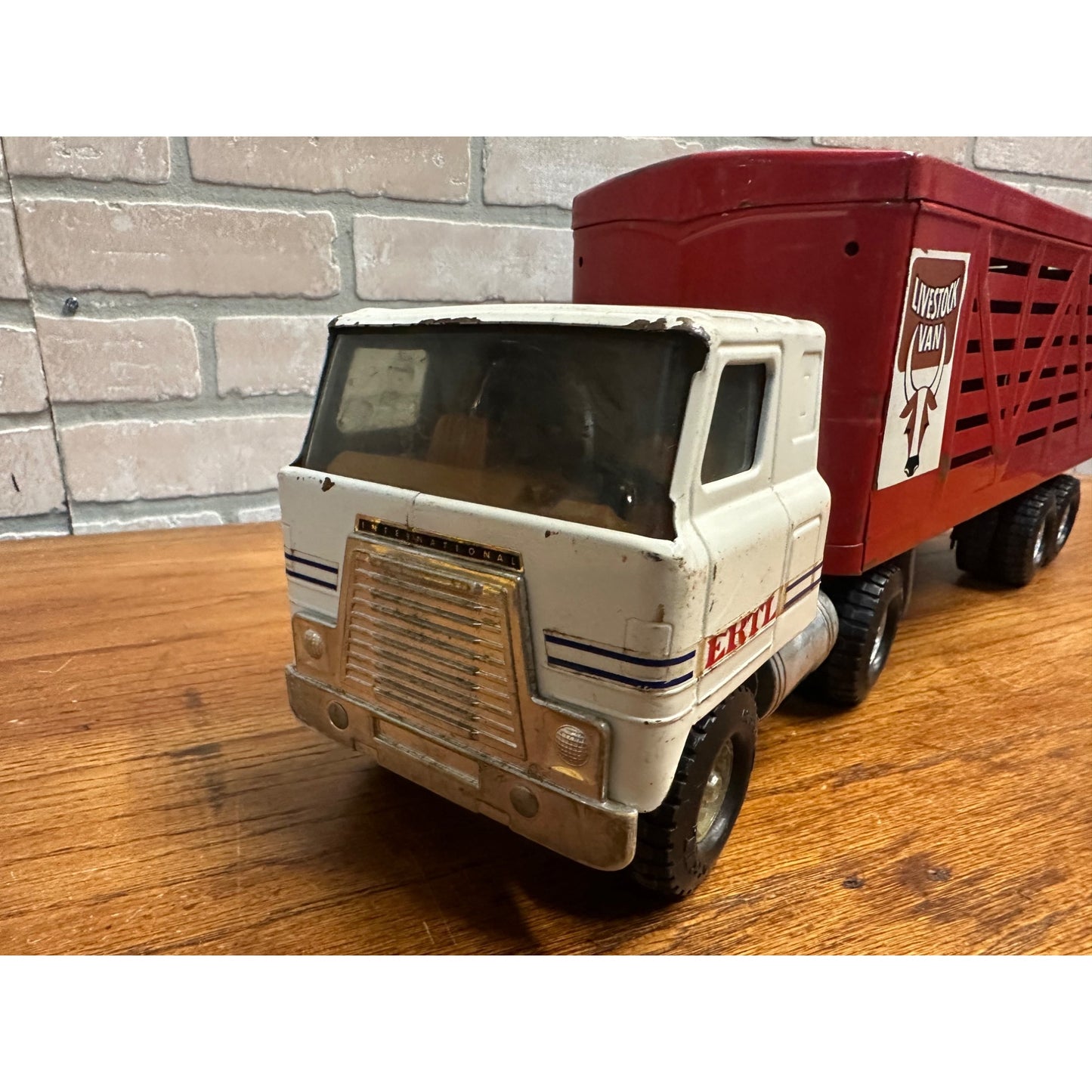 Vintage Ertl International Transtar Livestock Van Pressed Steel Toy Truck