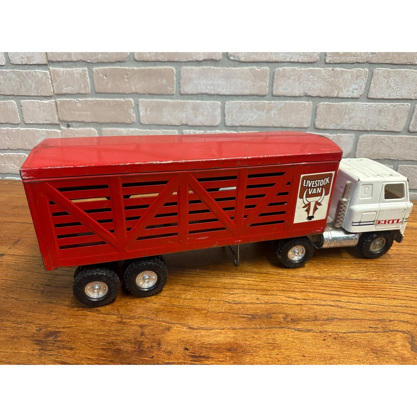 Vintage Ertl International Transtar Livestock Van Pressed Steel Toy Truck