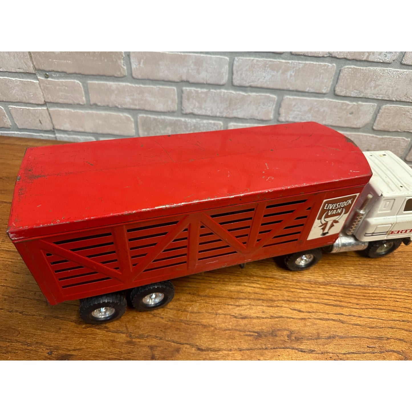 Vintage Ertl International Transtar Livestock Van Pressed Steel Toy Truck