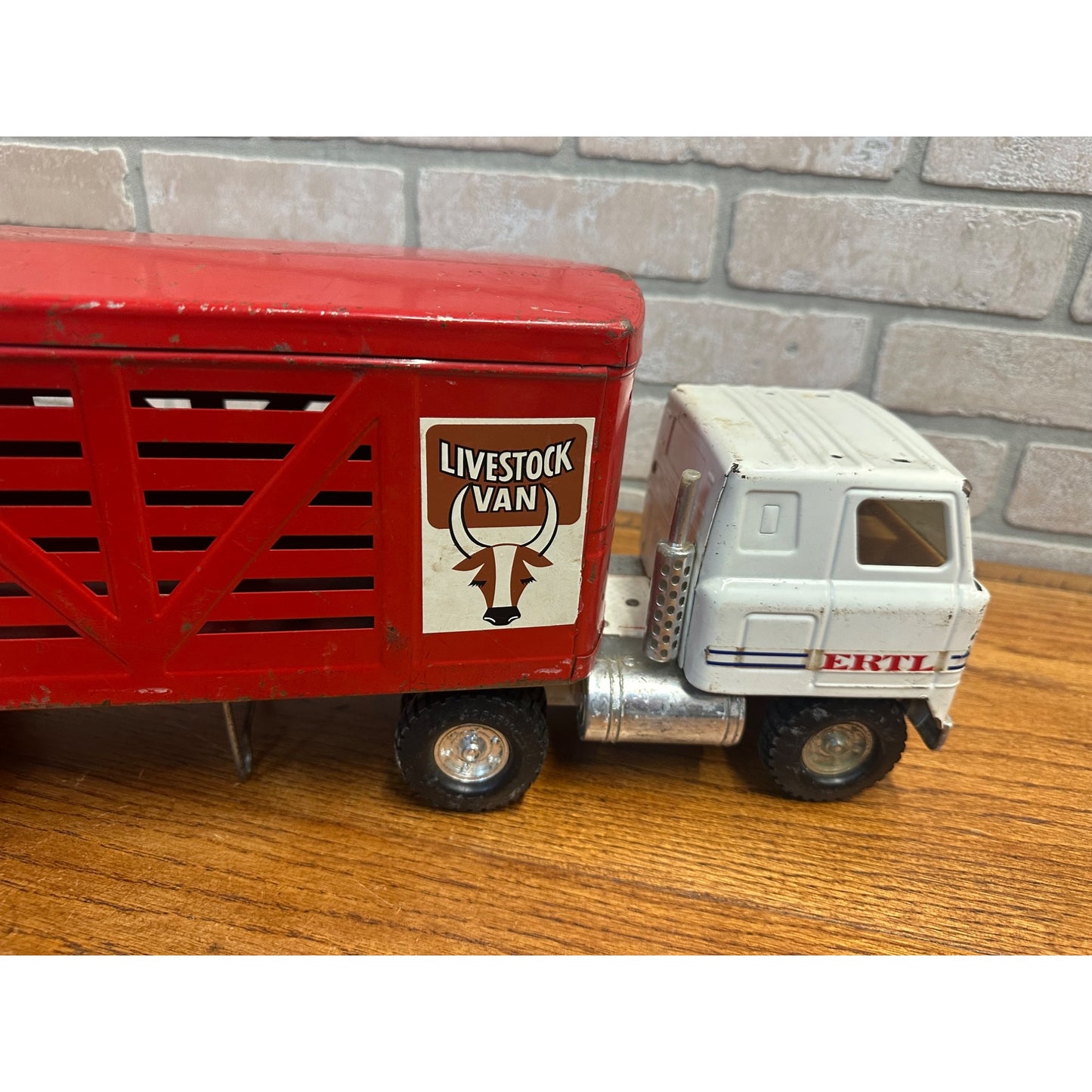 Vintage Ertl International Transtar Livestock Van Pressed Steel Toy Truck