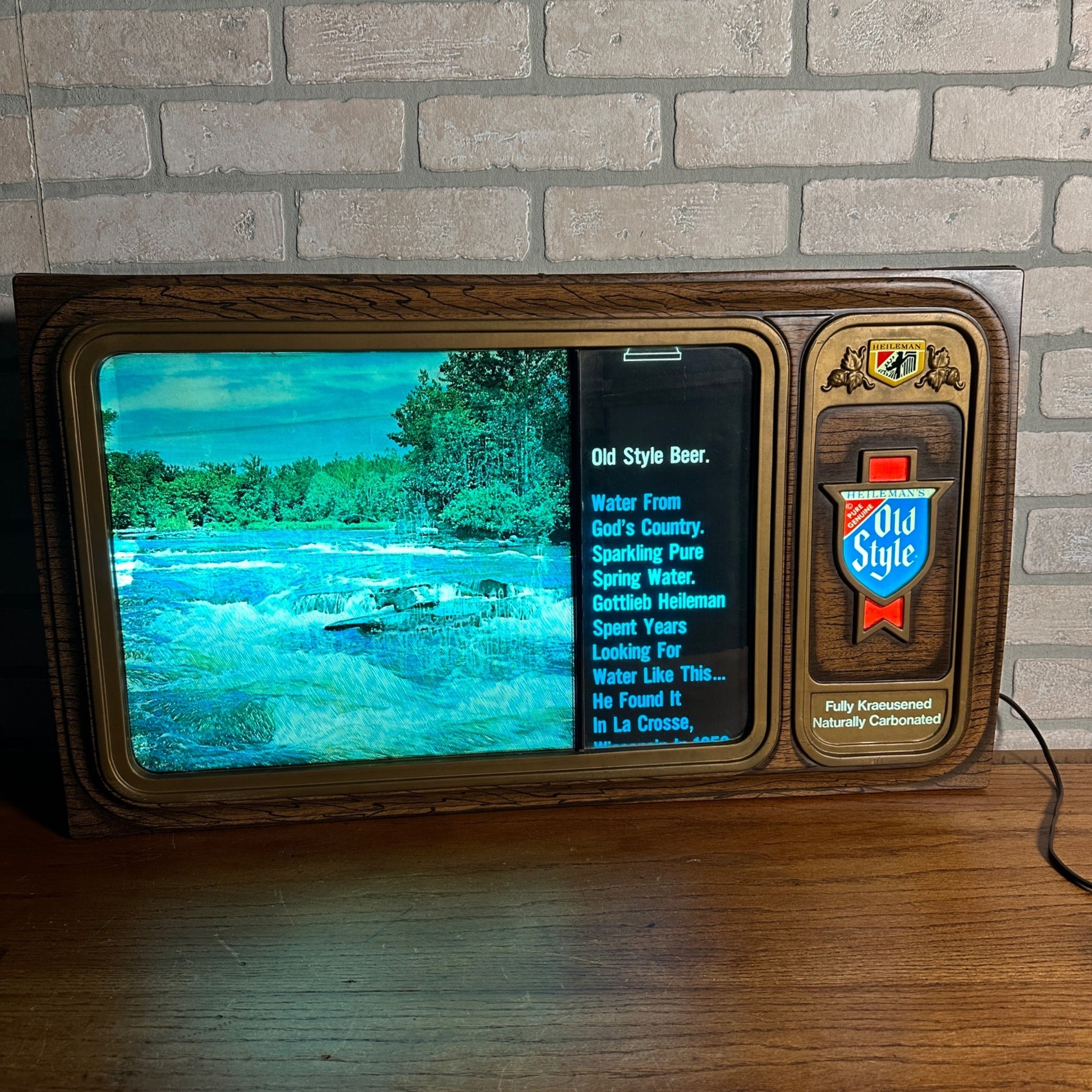 Vintage Heileman's Old Style Beer TV Simulator Scrolling Waterfall Lighted Bar Advertising Sign