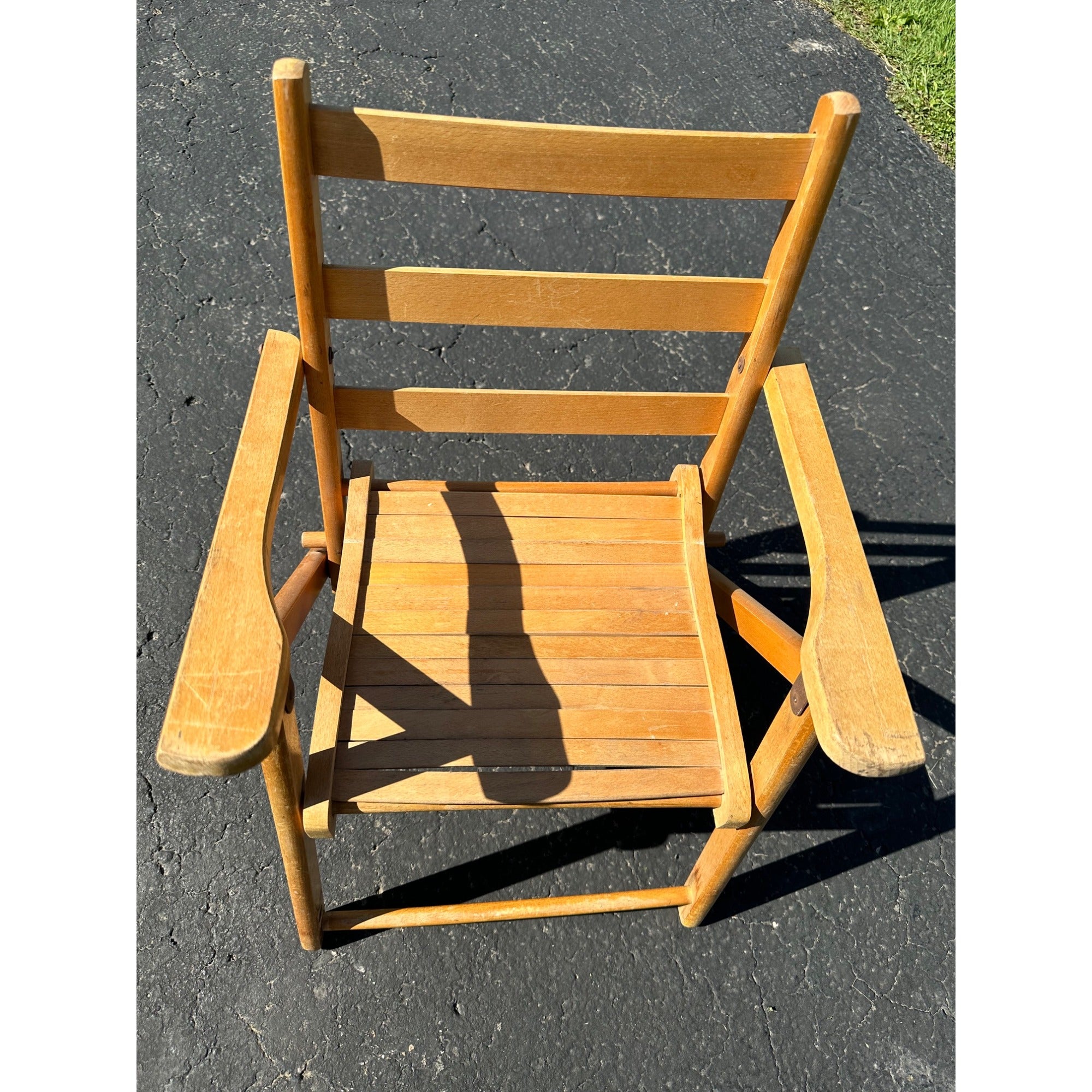 Vintage Child's Wooden Slat Folding Deck Lawn Beach Chair
