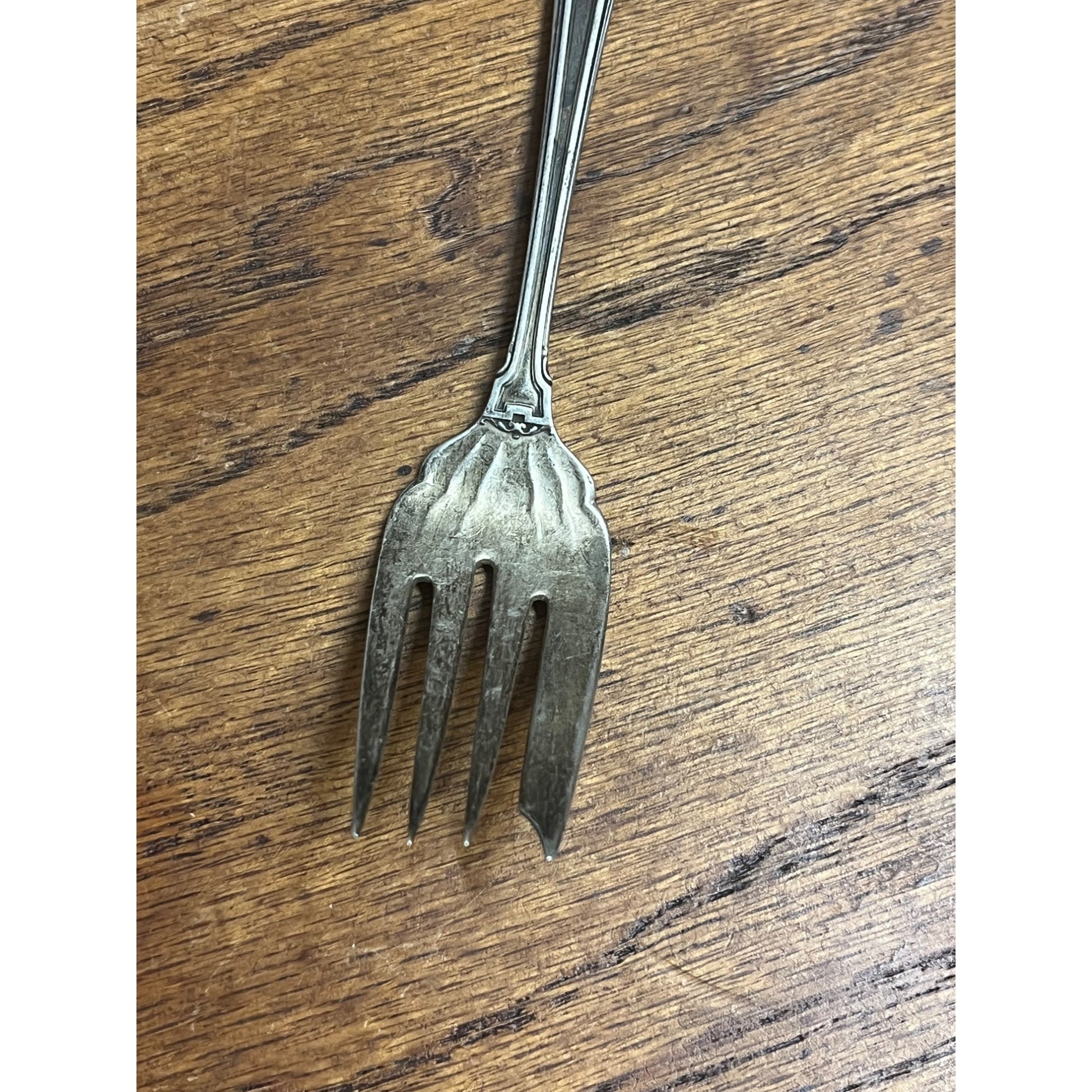 Wallace Dauphine Sterling Silver Salad Fork Mono Arts & Crafts 26.01 grams