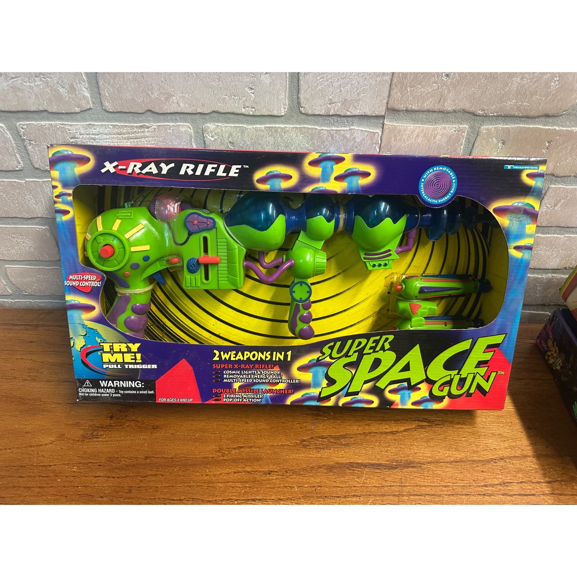 Super Space Ray Gun X-Ray Rifle Raygun BlasterTrendmasters Toy 1997 NEW