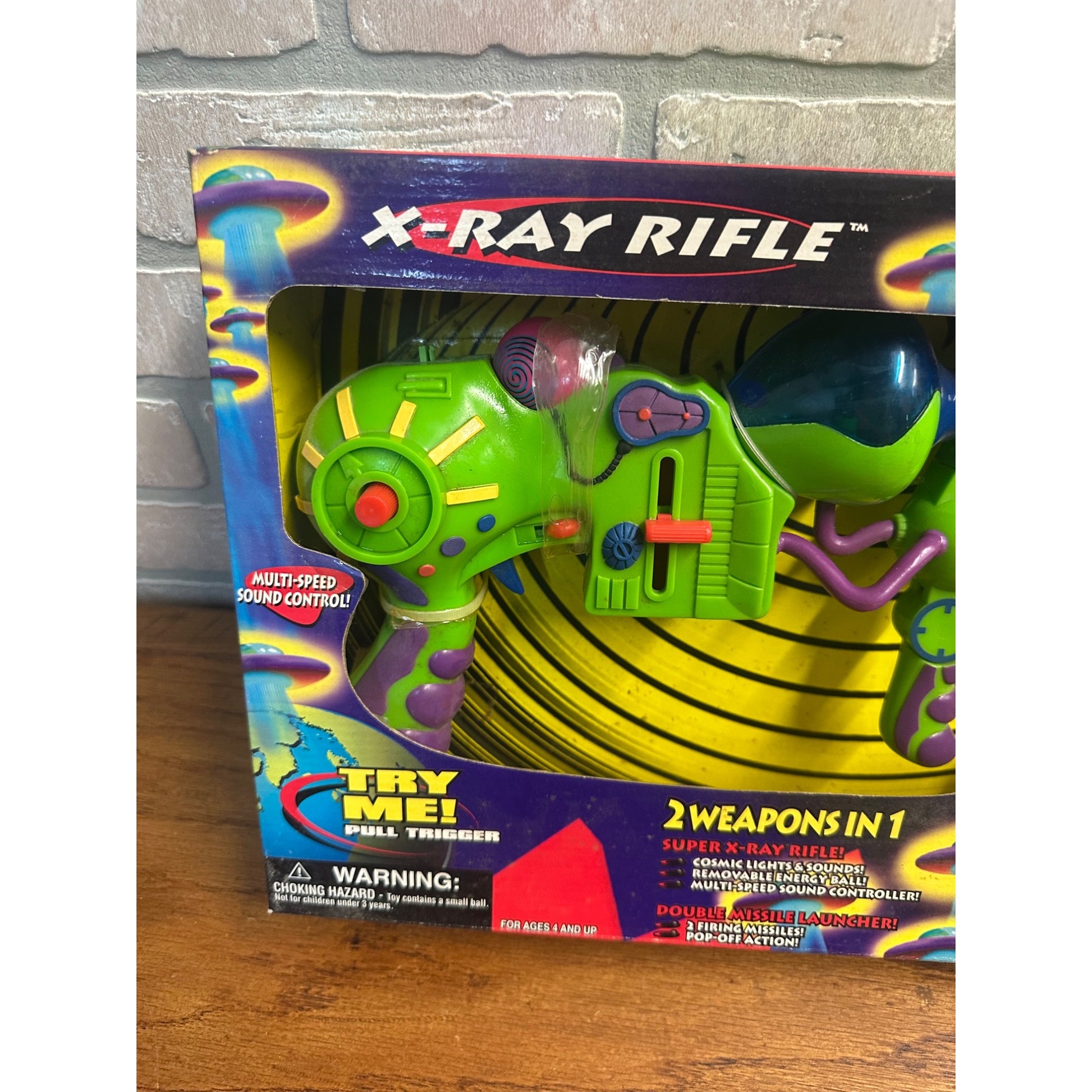 Super Space Ray Gun X-Ray Rifle Raygun BlasterTrendmasters Toy 1997 NEW