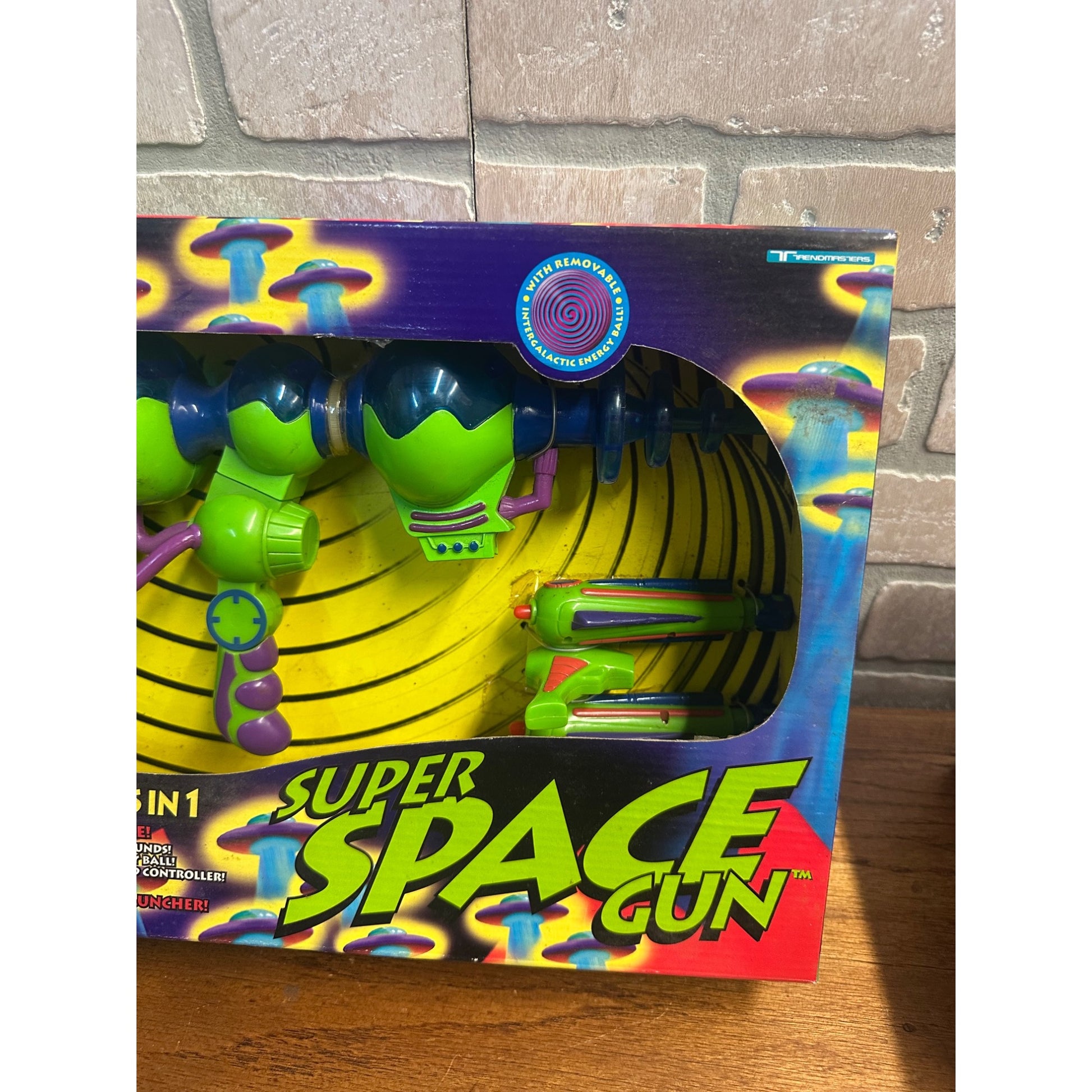 Super Space Ray Gun X-Ray Rifle Raygun BlasterTrendmasters Toy 1997 NEW