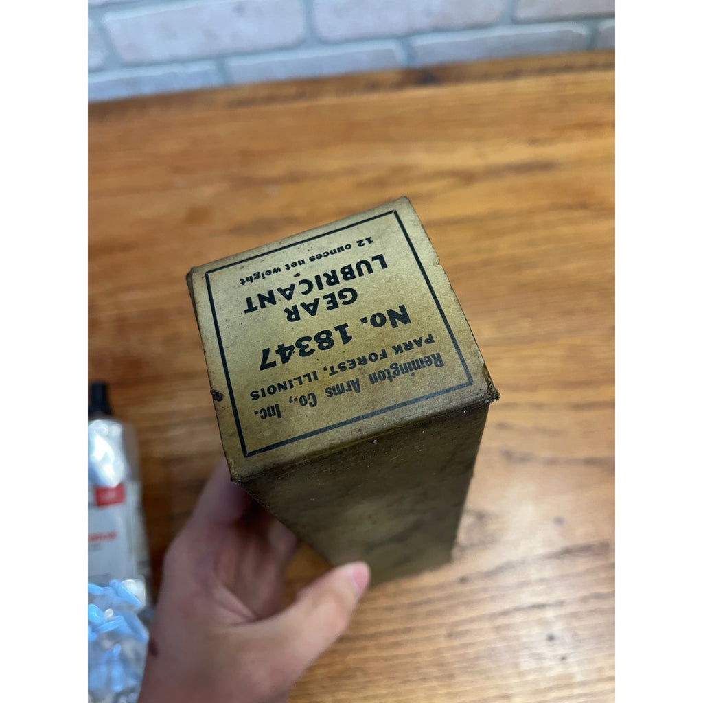 REMINGTON ARMS CO Vintage No 18347 Tool & Chainsaw GEAR LUBRICANT in Box