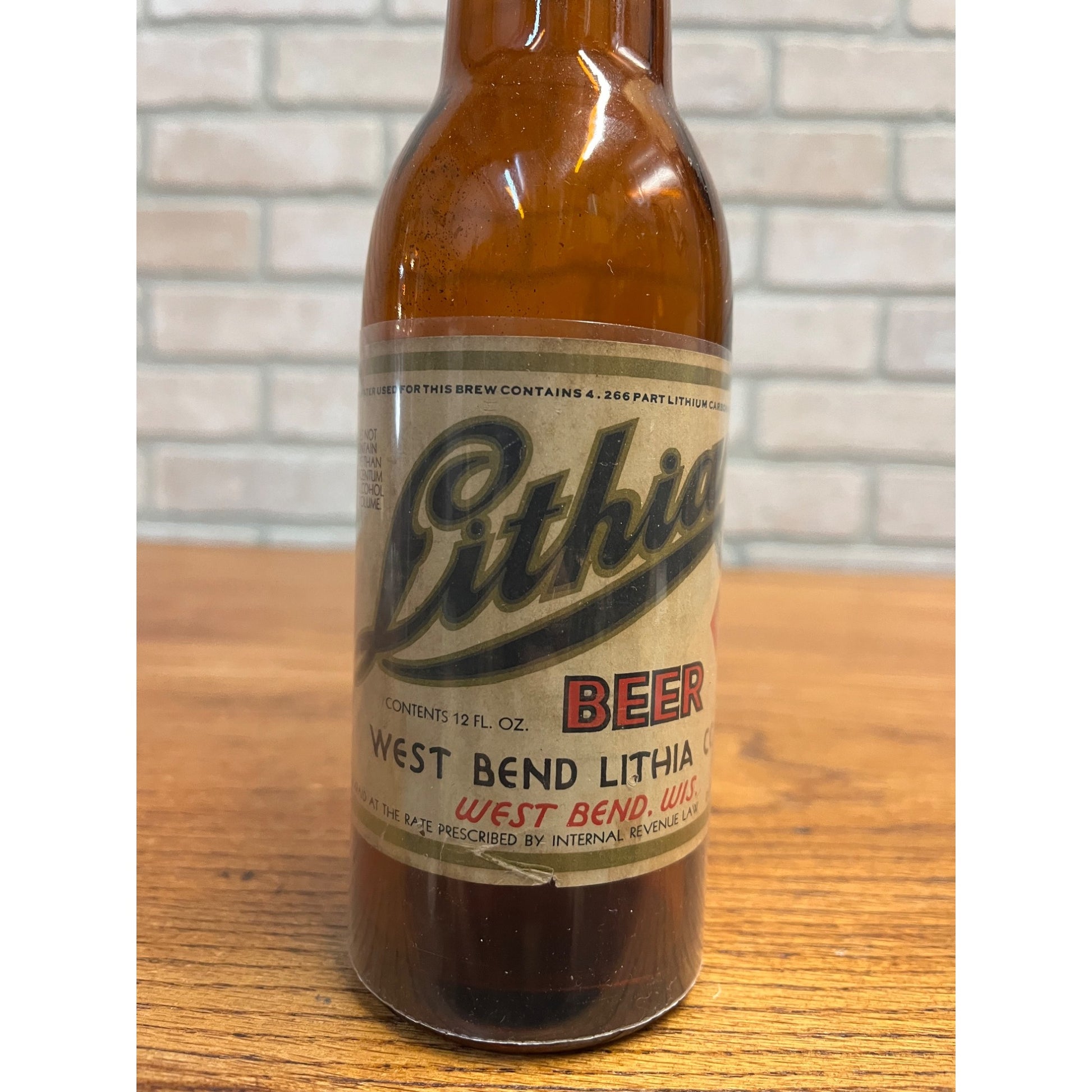Vintage West Bend Lithia 12oz Paper Label Beer Bottle IRTP Wisconsin Wis