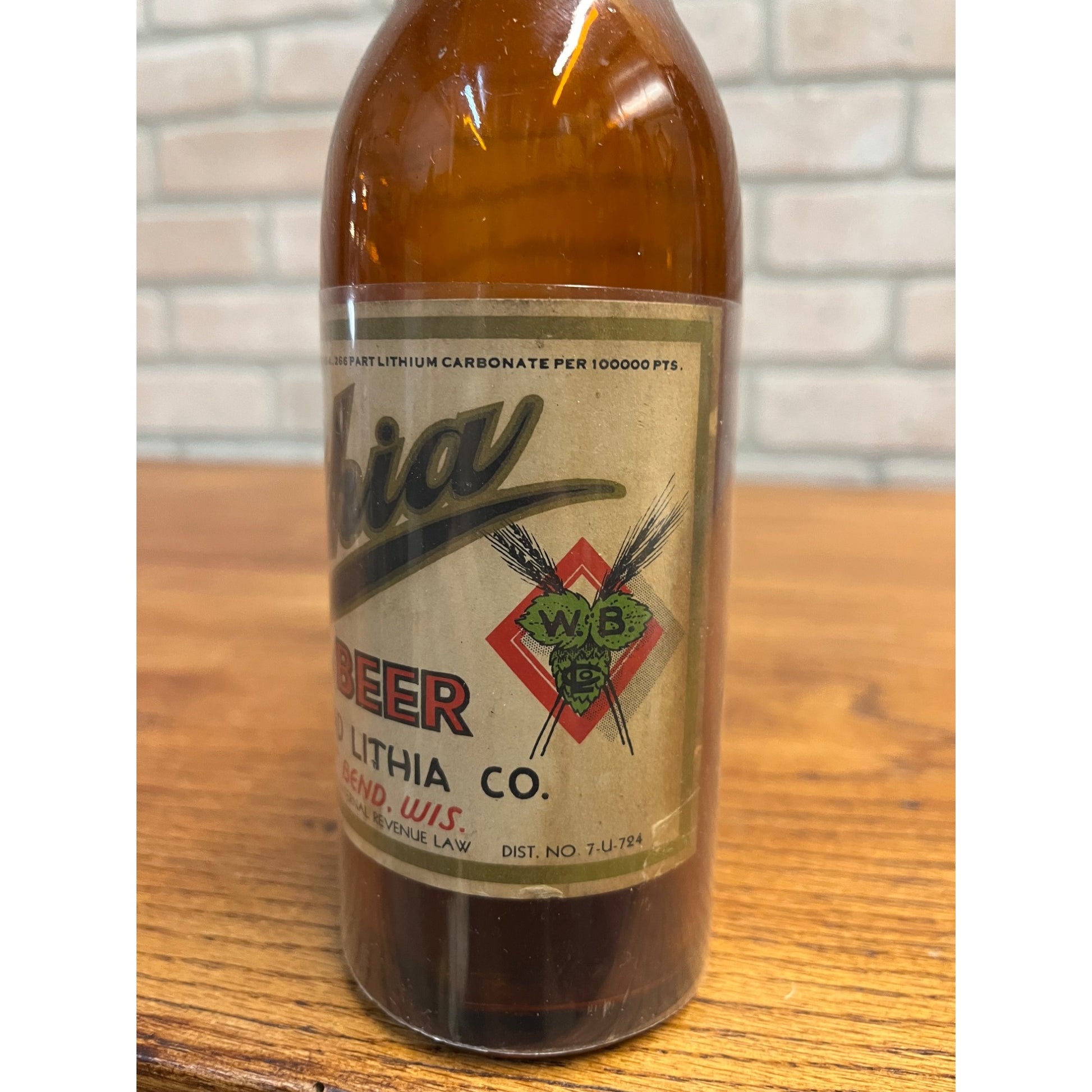 Vintage West Bend Lithia 12oz Paper Label Beer Bottle IRTP Wisconsin Wis