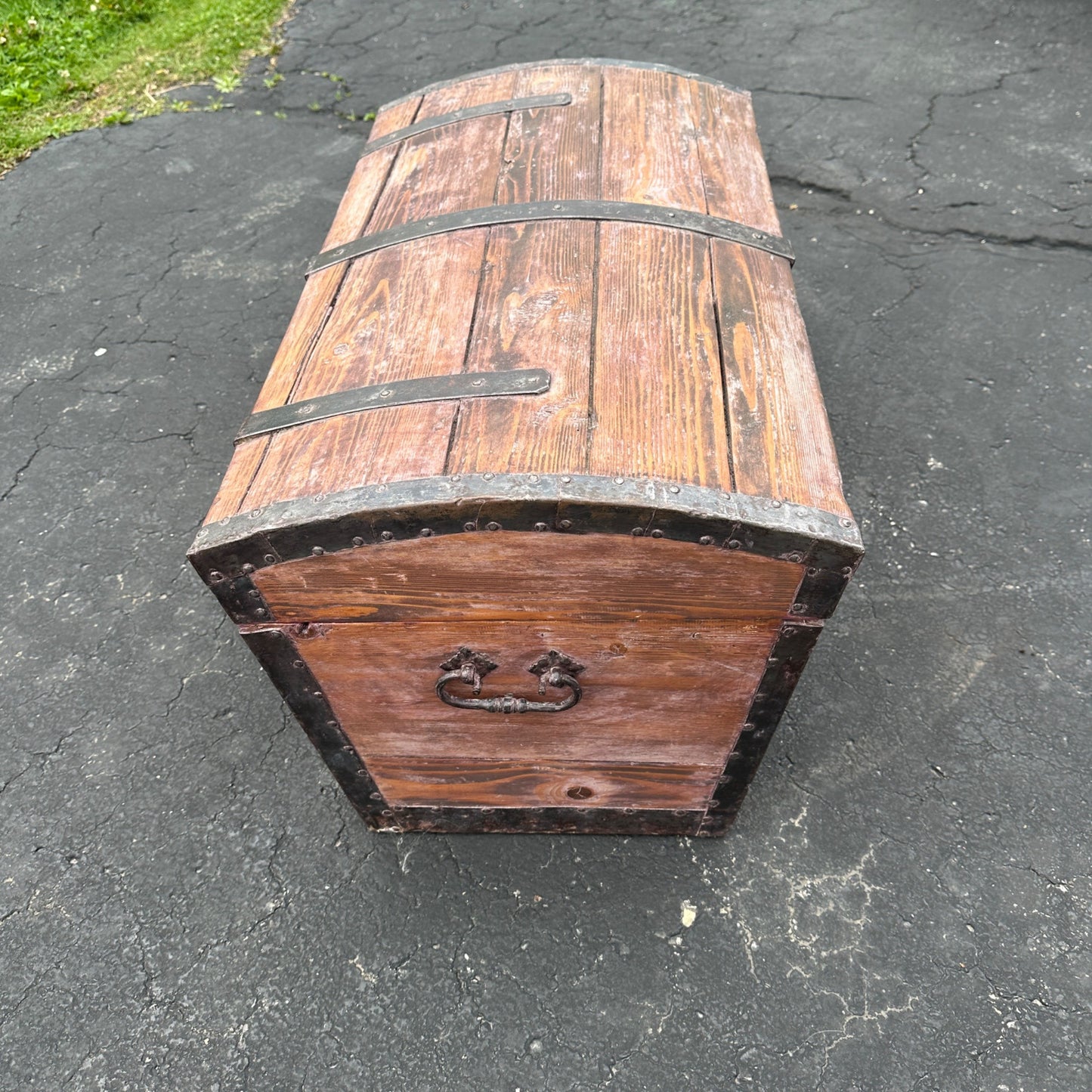 Antique Primitive Hunchback Immigrants Wooden Trunk w/ Key