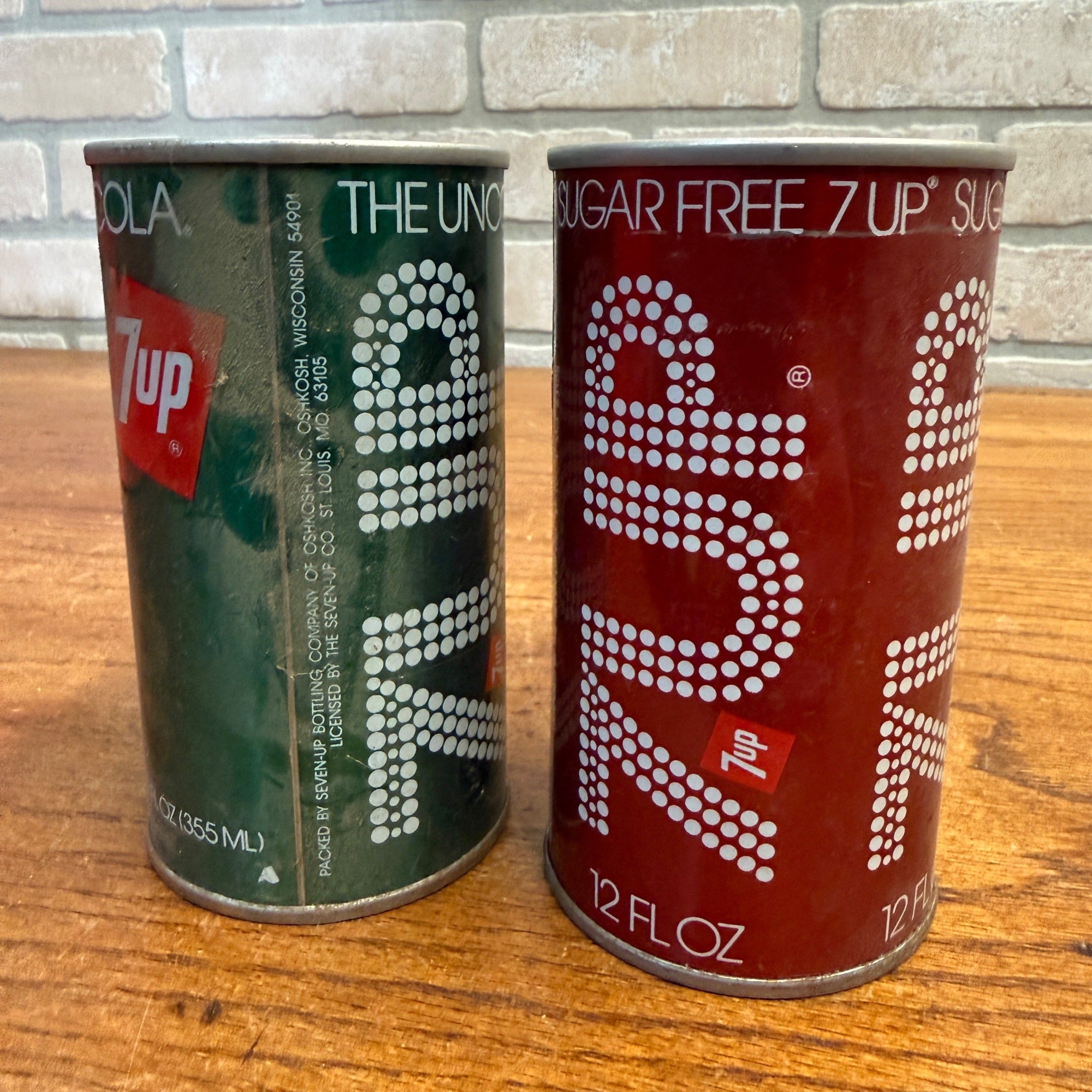 Vintage 1970s 7UP Seven-Up Oshkosh Wis Red / Green Pull Tab Straight Soda Cans