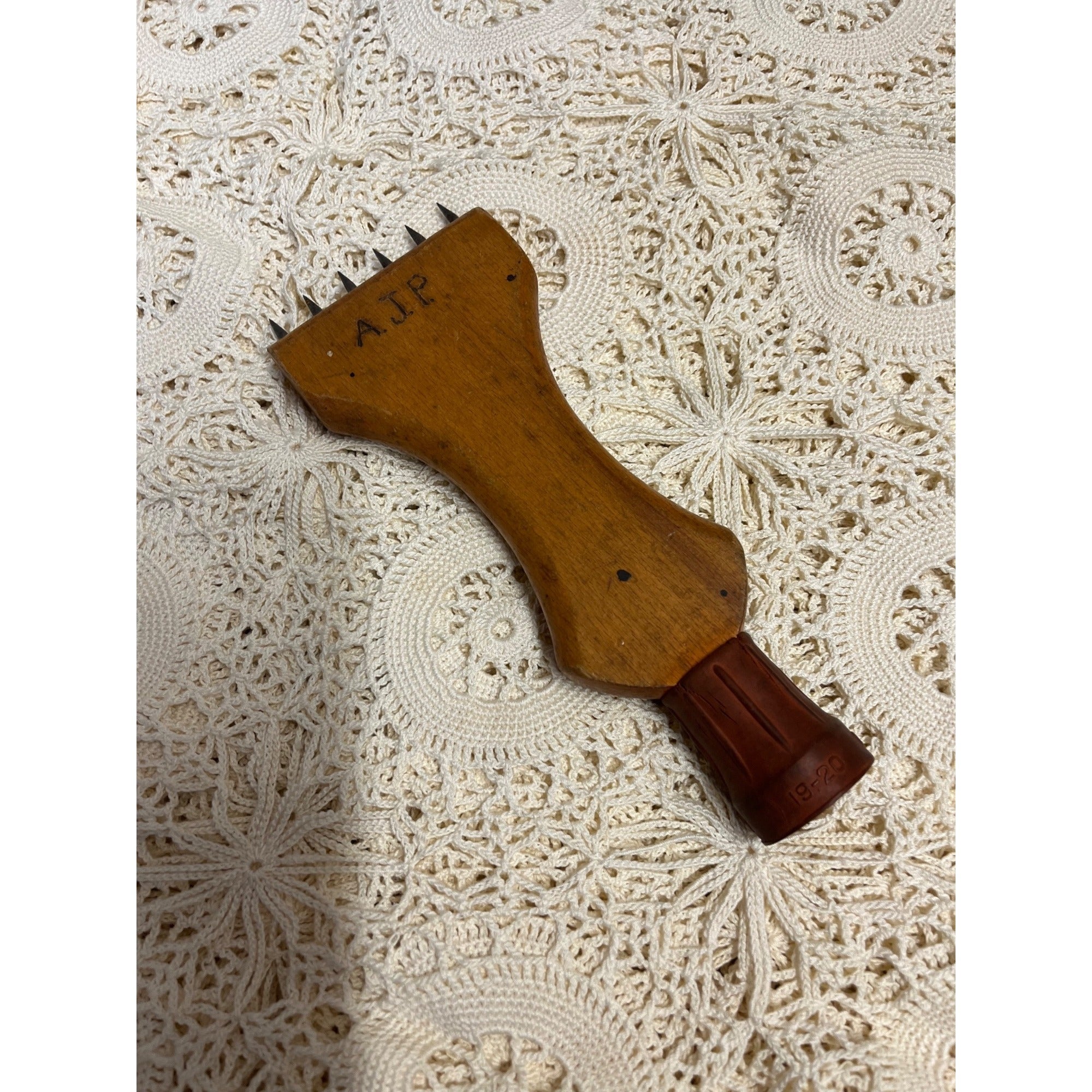 Primitive ANTIQUE Vintage LEATHER Nylon WEBBING / CARPET STRETCHER WOODEN TOOL