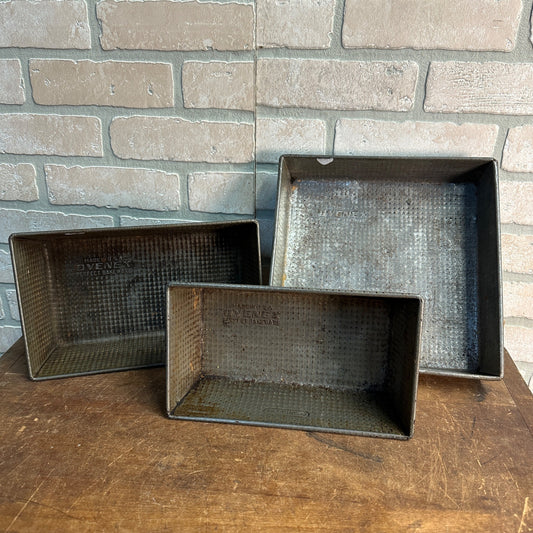 (3) Vintage Ovenex Cake Bread Pans Ekco 632, 47, 57 10" Kitchen decor  Tin