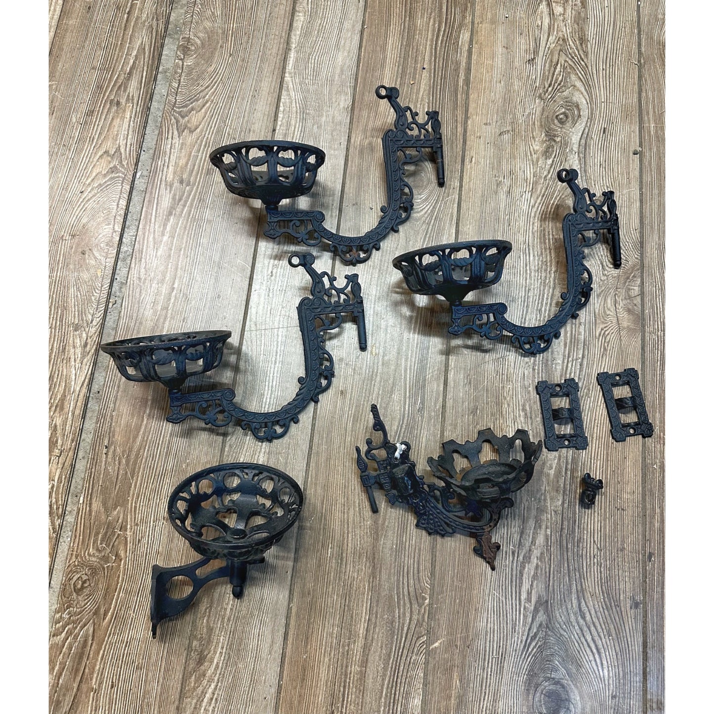 ANTIQUE CAST IRON OIL LAMP WALL MOUNT SWING ARM HOLDER LOT (5)