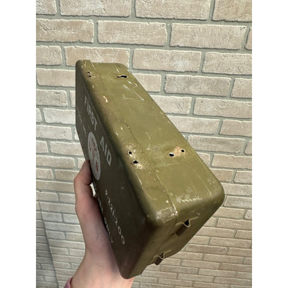 WW2 US ARMY JEEP VEHICLE EMERGENCY FIRST AID KIT METAL BOX MEDICAL EMPTY WWII