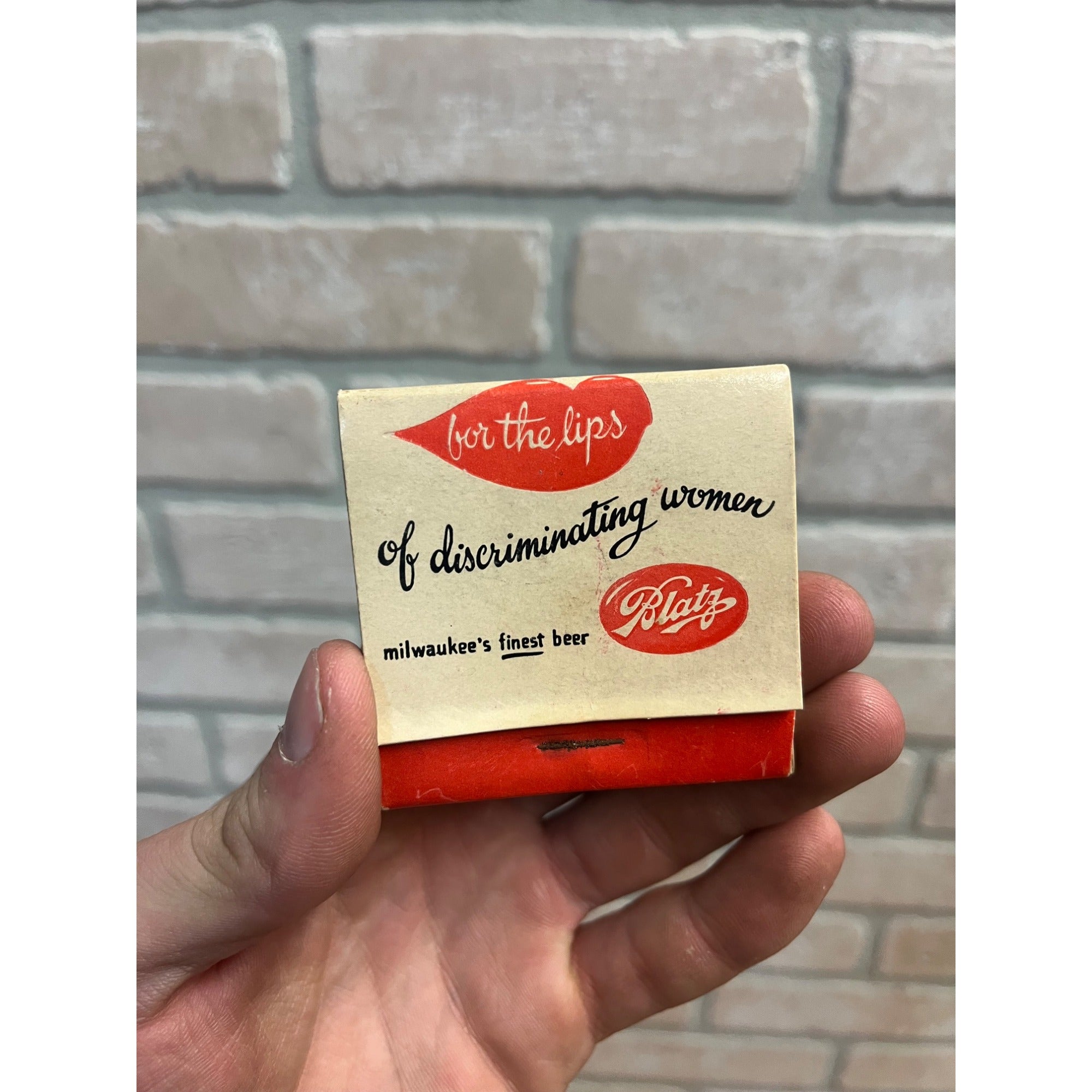RARE Vintage 1950s Blatz Beer Matchbook "For Lips of Discriminating Women"