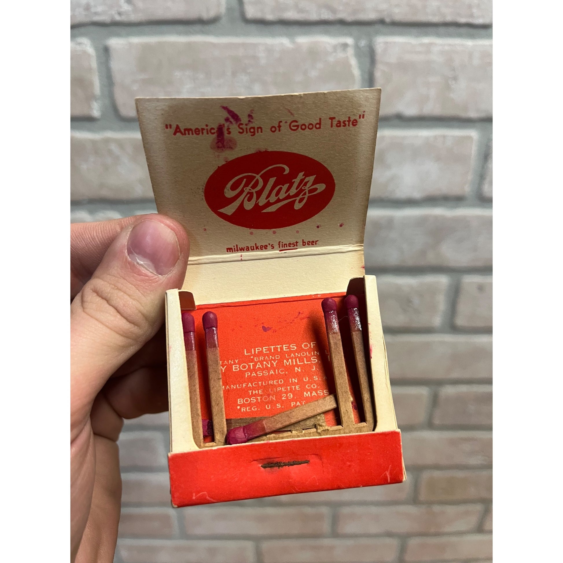 RARE Vintage 1950s Blatz Beer Matchbook "For Lips of Discriminating Women"