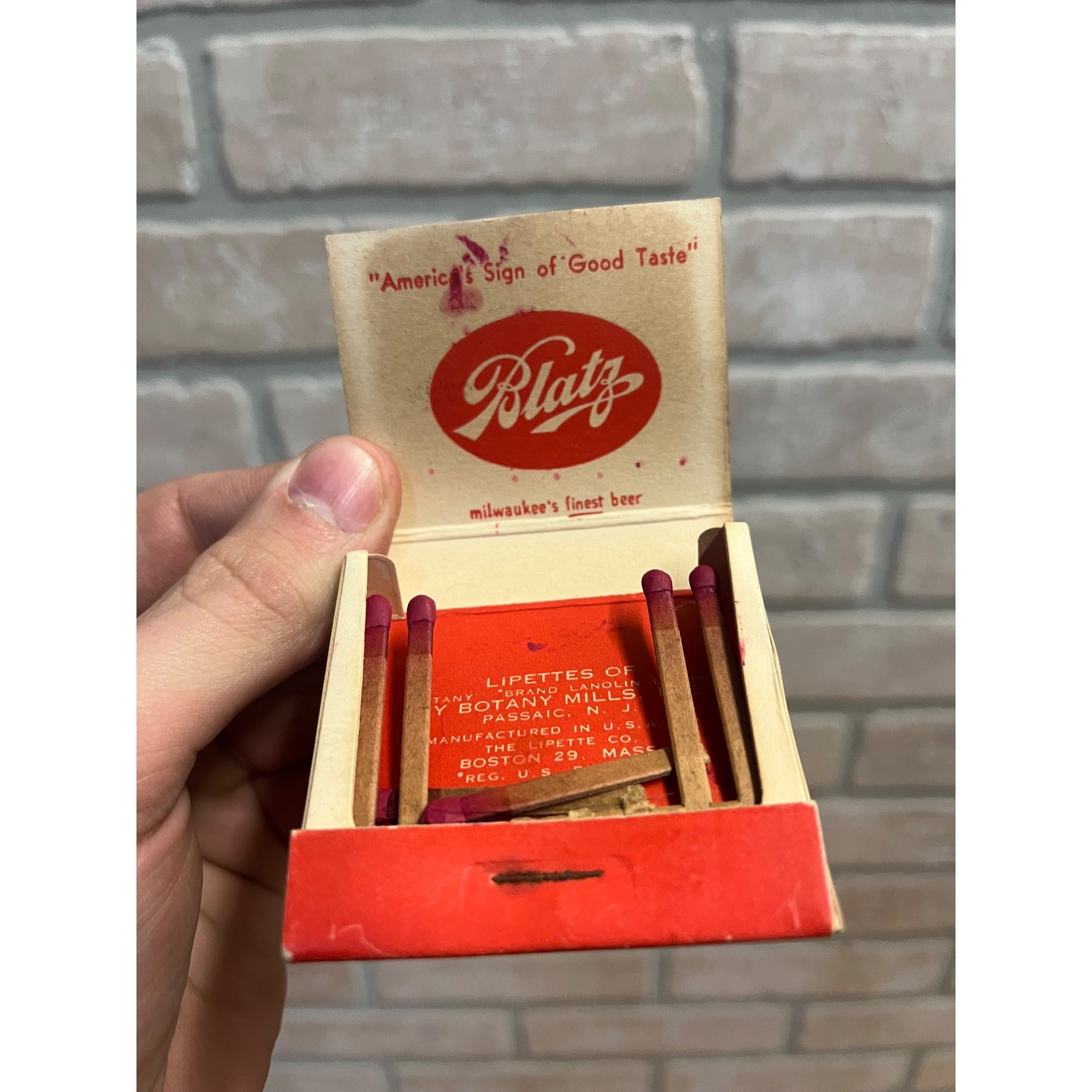 RARE Vintage 1950s Blatz Beer Matchbook "For Lips of Discriminating Women"