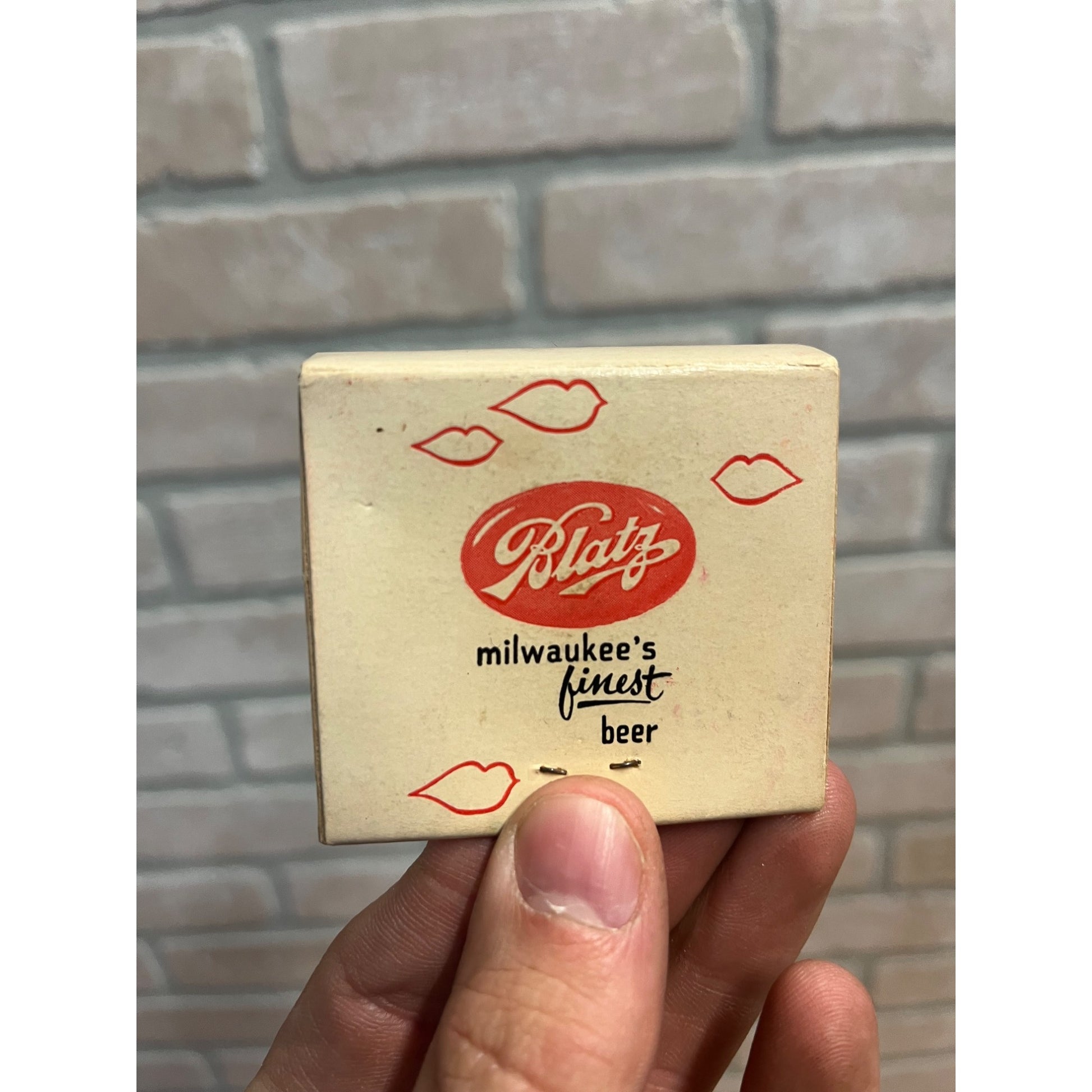 RARE Vintage 1950s Blatz Beer Matchbook "For Lips of Discriminating Women"