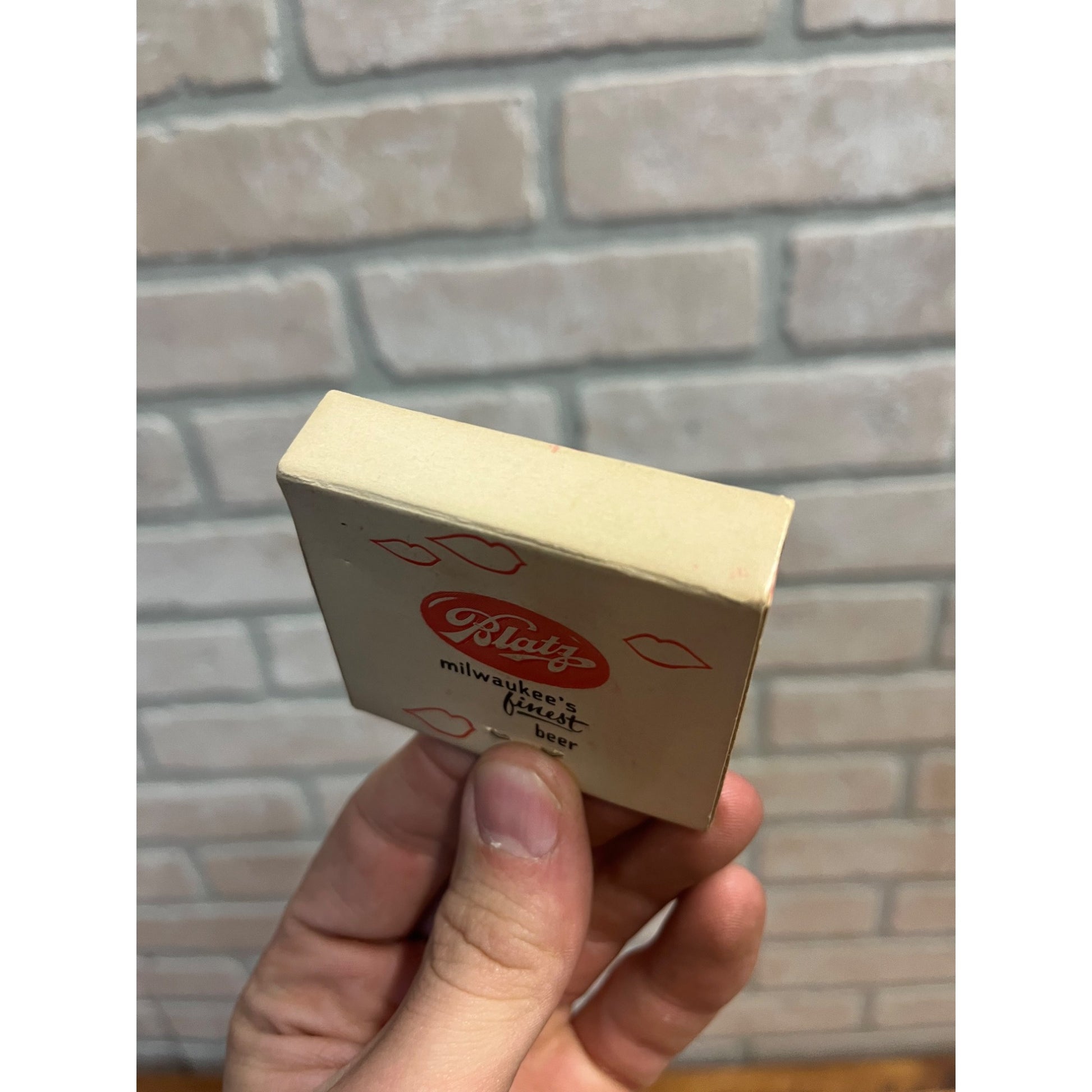 RARE Vintage 1950s Blatz Beer Matchbook "For Lips of Discriminating Women"