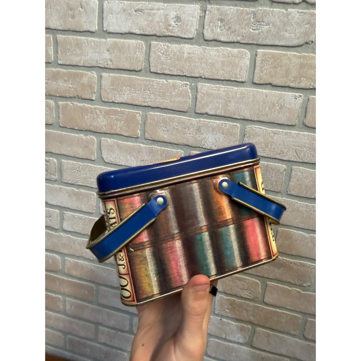 J&P Coats Spool Threads Metal Lunch Box Style Sewing Storage Tin