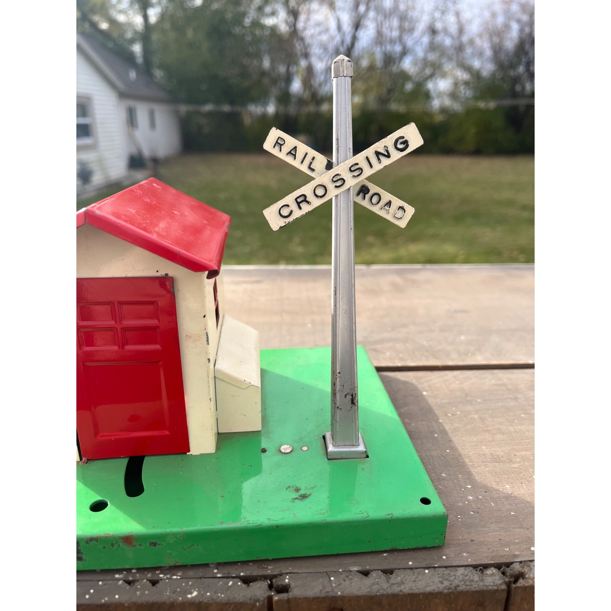 Vintage Lionel No 45 Gateman Crossing Shack House Building O-Gauge