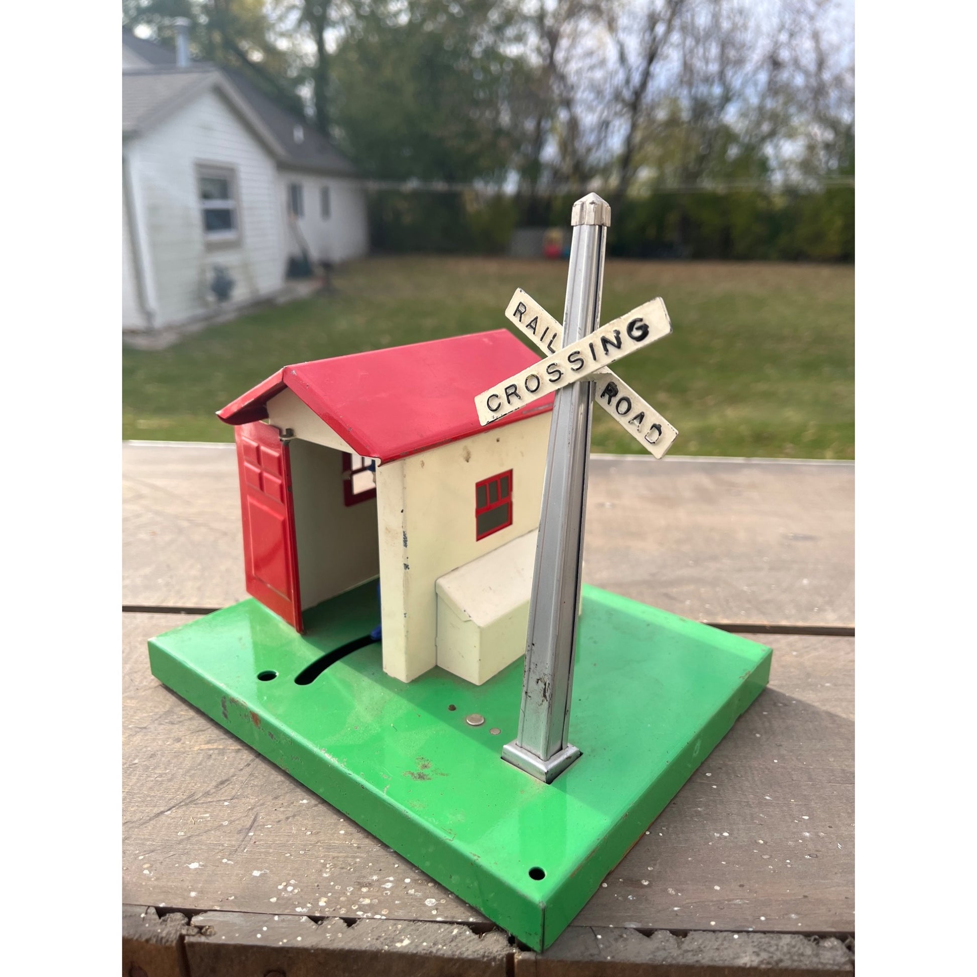 Vintage Lionel No 45 Gateman Crossing Shack House Building O-Gauge