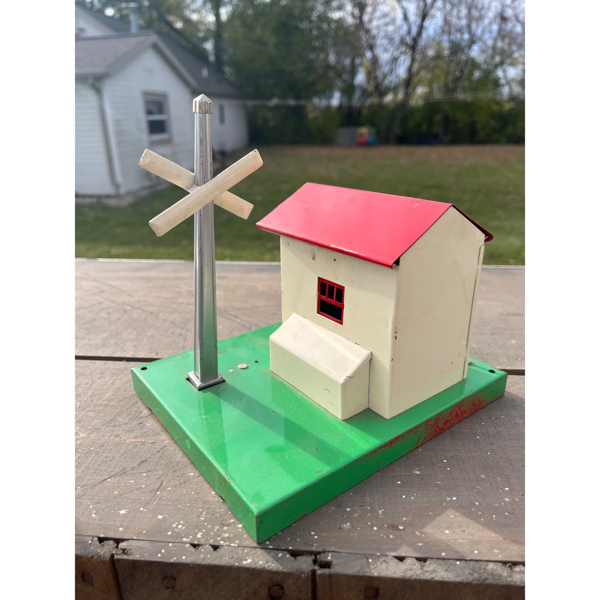 Vintage Lionel No 45 Gateman Crossing Shack House Building O-Gauge