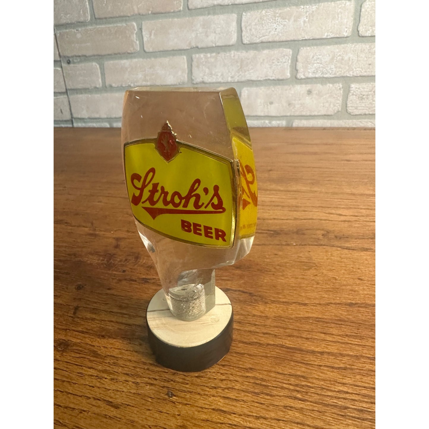 Vintage Stroh's Beer Acrylic Tap Handle Tapper Bar Yellow & Red