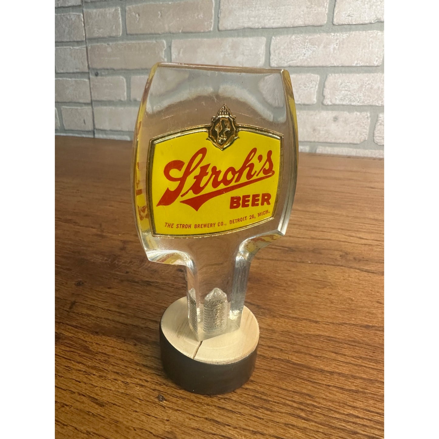 Vintage Stroh's Beer Acrylic Tap Handle Tapper Bar Yellow & Red