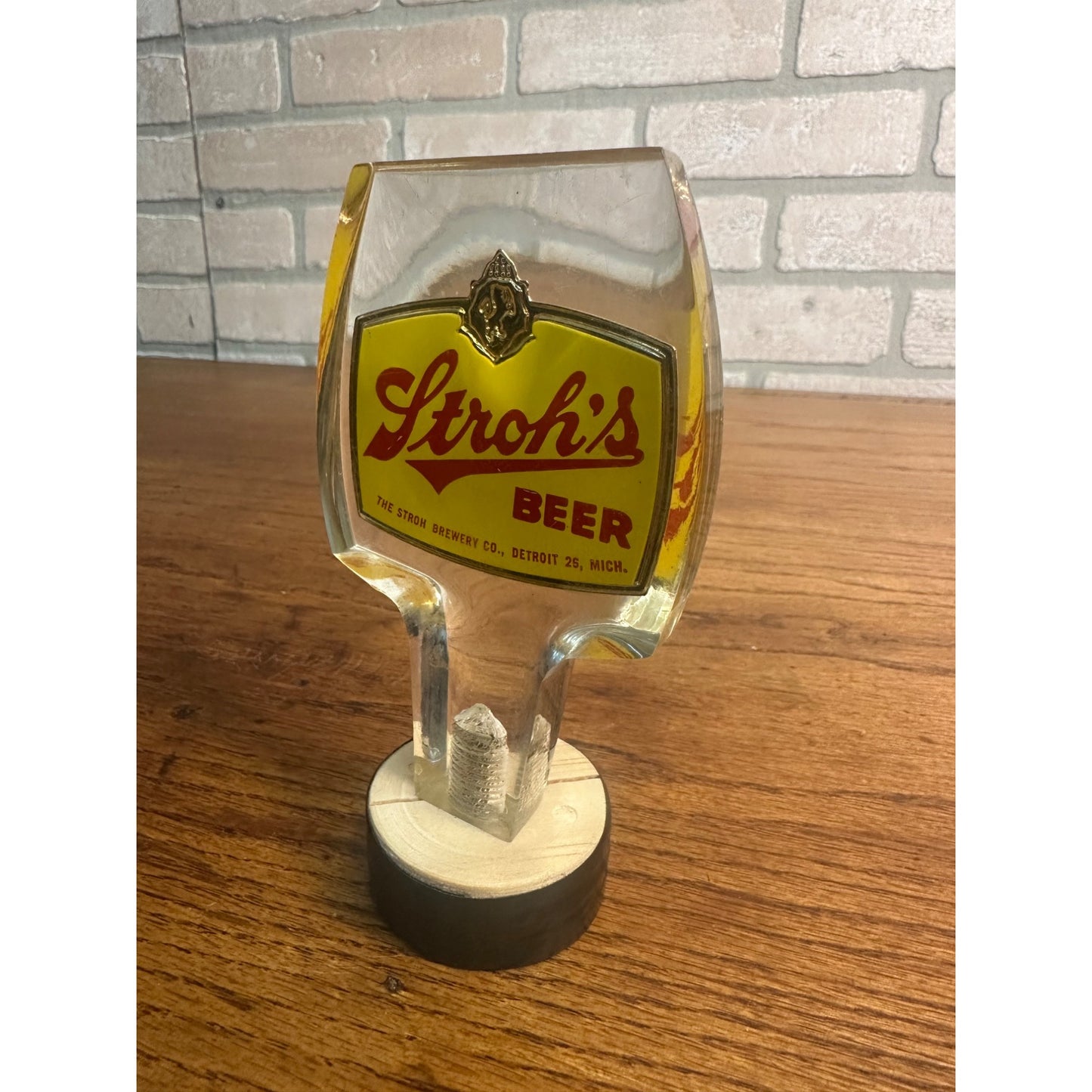 Vintage Stroh's Beer Acrylic Tap Handle Tapper Bar Yellow & Red