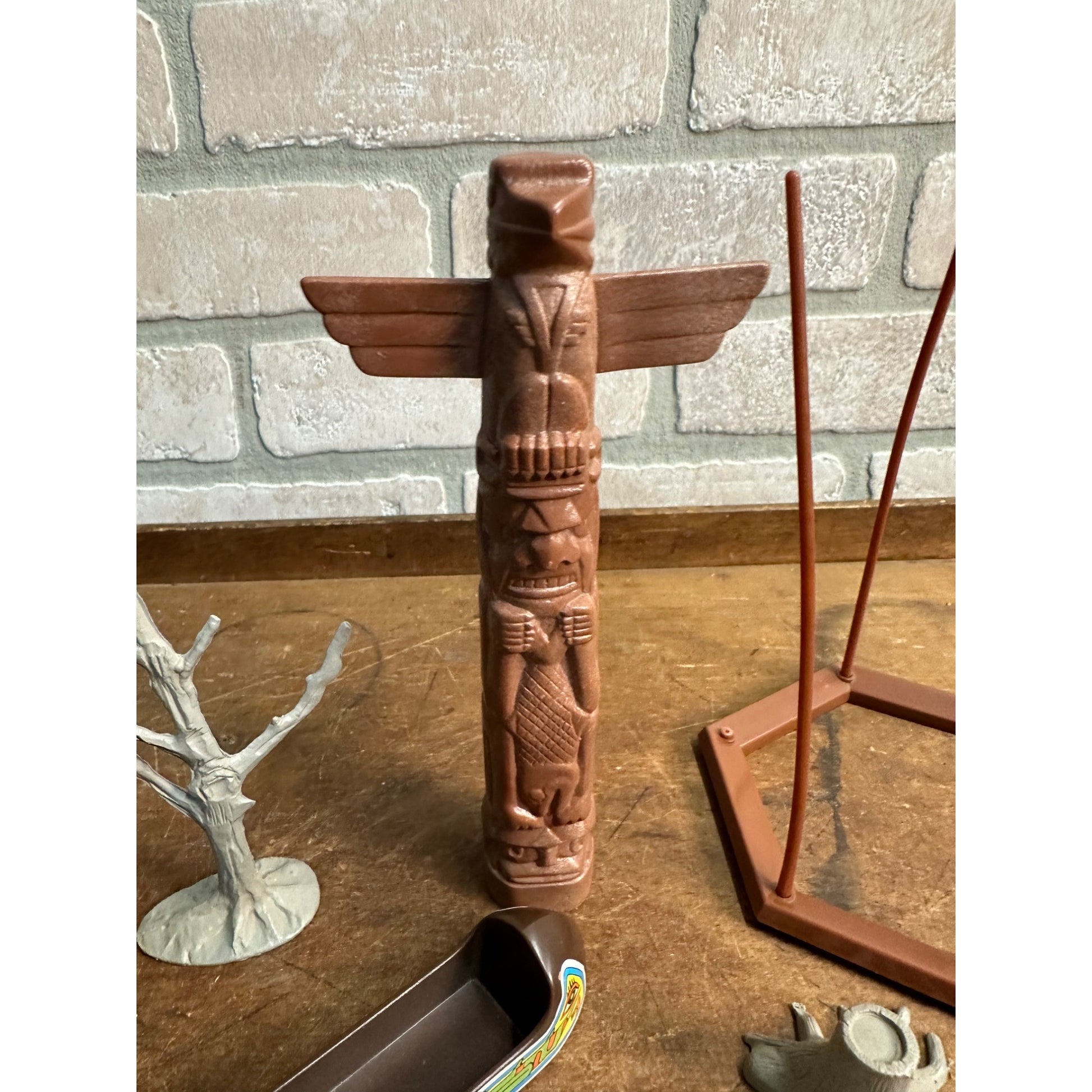 VINTAGE 1974 GEOBRA PLAYMOBIL INDIAN CAMP LOT, TEEPEE, CANOE, INDIAN, HORSE, TOTEM POLE